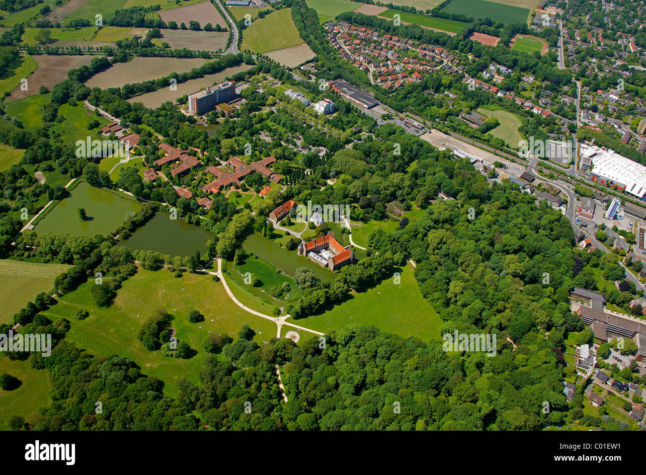 Vista aerea, Schlosspark Herten, nei giardini del palazzo, Herten moated castle, Barockpark, Herne, la zona della Ruhr, Renania settentrionale-Vestfalia Foto Stock