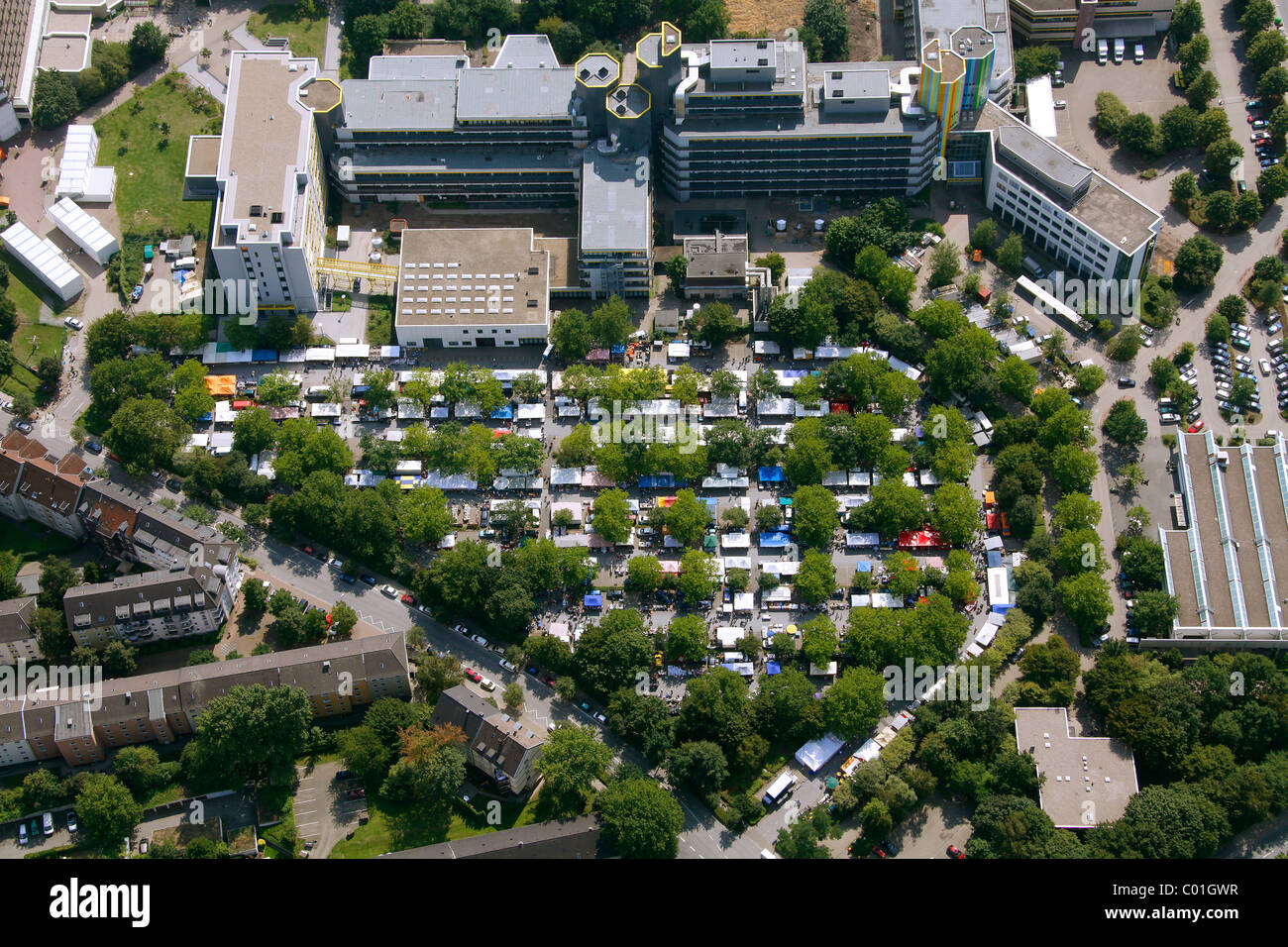 Vista aerea, il mercato delle pulci, Essen University car park, Essen, la zona della Ruhr, Renania settentrionale-Vestfalia, Germania, Europa Foto Stock