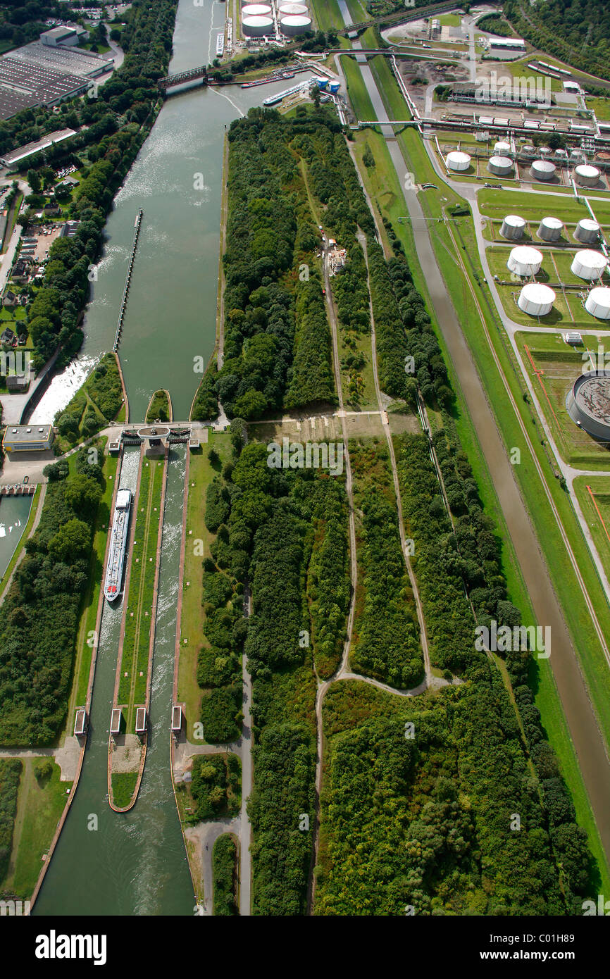 Vista aerea, Emscher river, Rhine-Herne Canal, Emscherkunst.2010 Progetto Arte, Olaf Nicolai, Douglas Gordon, Mogwai Monumento per Foto Stock