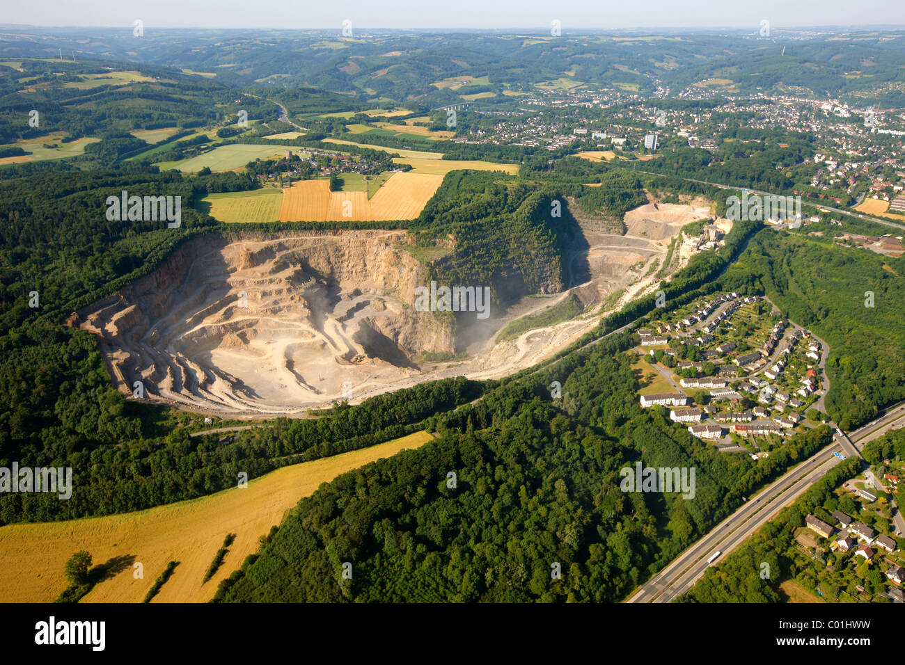 Vista aerea, formazione di polvere al Ochsenkamp riserva naturale vicino Hassley, Hohenlimburg district, Hagen, Ruhrgebiet area Foto Stock
