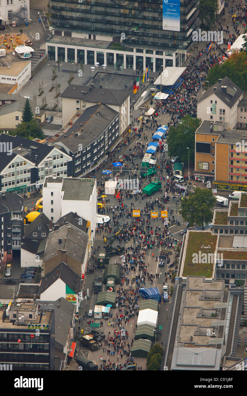 Vista aerea,-NRW giorno 2010, 60 stadi illuminando il centro tra Oberschloss, castello superiore e l'Apollotheater Foto Stock