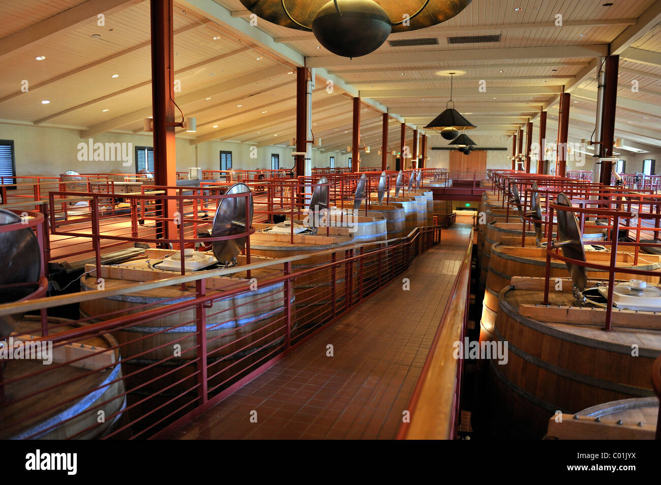 Fermentazione in legno di quercia di barili di Robert Mondavi Winery, Napa Valley, California, Stati Uniti d'America Foto Stock