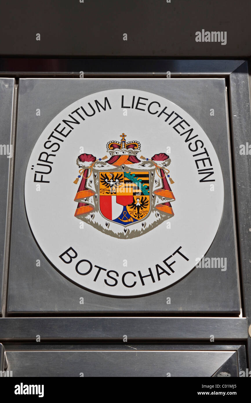 Segno "Botschaft Fuerstentum Liechtenstein", tedesco per "l'ambasciata del Principato del Liechtenstein ", Berlino, Germania, Europa Foto Stock