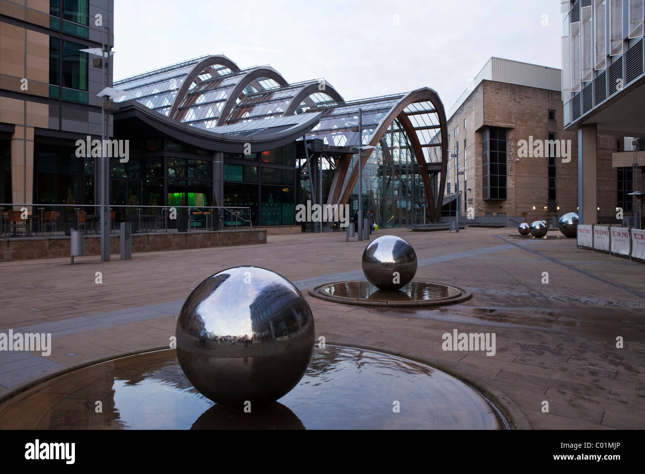 Winter Gardens e Millennium Galleries nel centro della città di Sheffield South Yorkshire Inghilterra Foto Stock