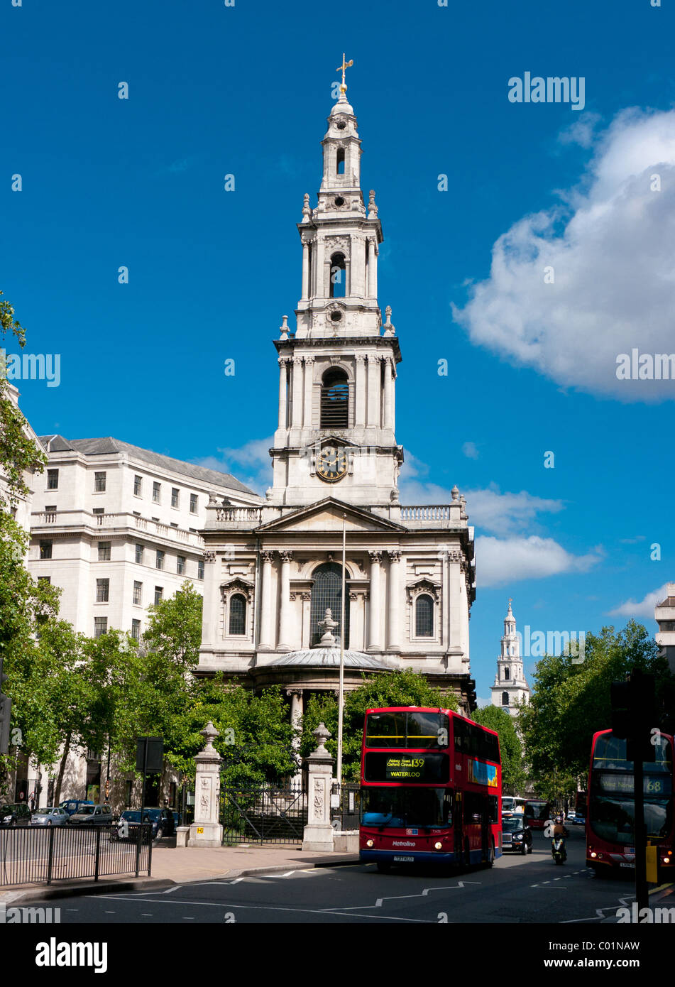 Chiesa in corrispondenza della giunzione del filamento e di Fleet Street, Londra, Regno Unito Foto Stock Chiesa in corrispondenza della giunzione del filamento e di Fleet Street, Londra, Regno Unito Foto Stock