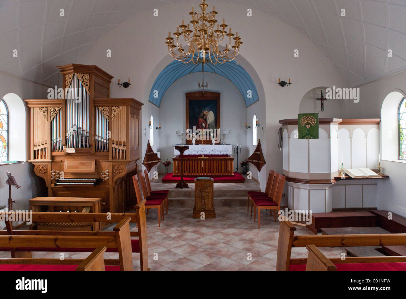 Altare di una chiesa di villaggio, Vik, Islanda, Scandinavia, Europa Foto Stock