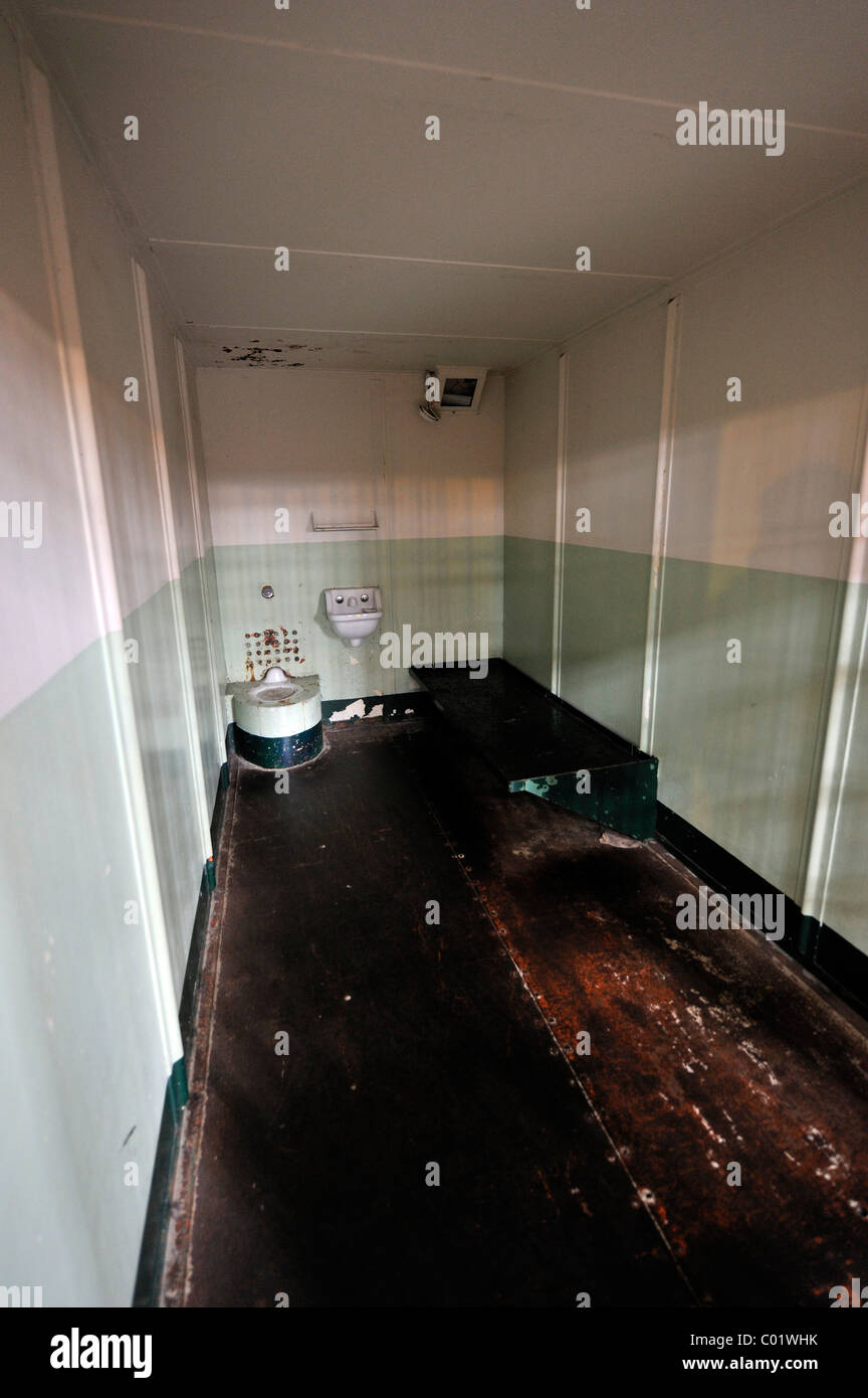 Cella nel blocco di cella 'D' per i prigionieri speciali come Al Capone, Isola di Alcatraz, CALIFORNIA, STATI UNITI D'AMERICA Foto Stock