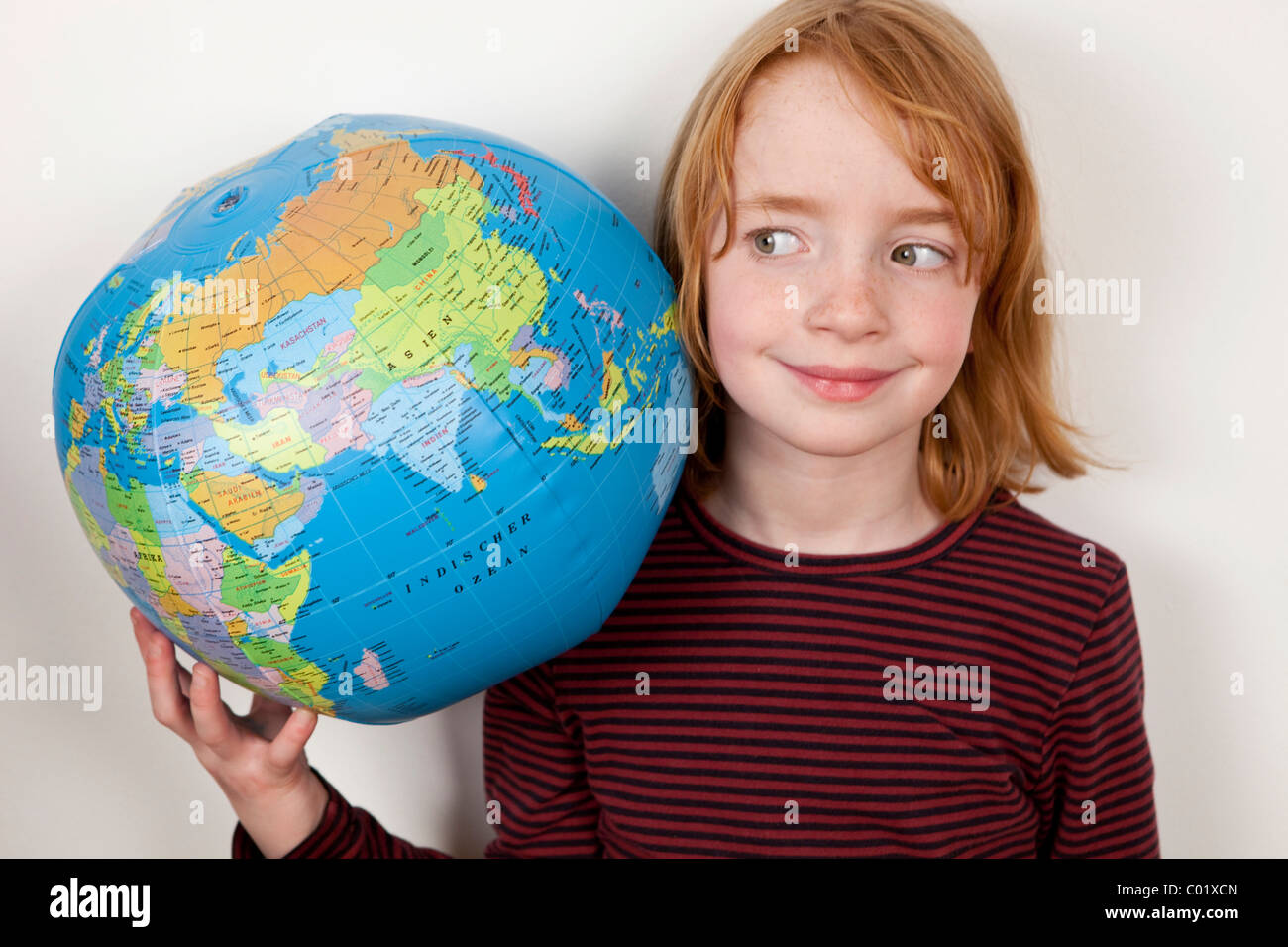 Ritratto di una ragazza con globo Foto Stock