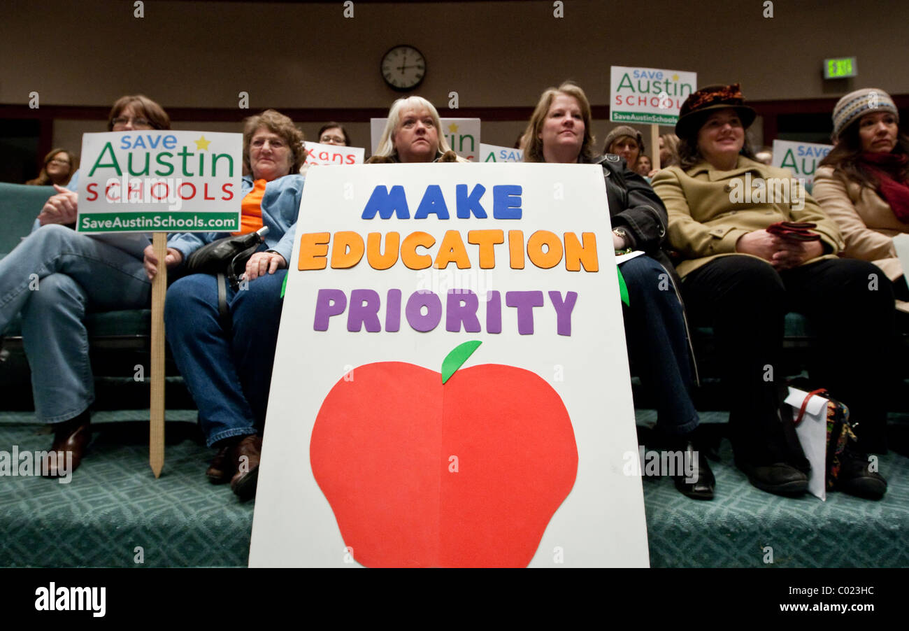 I genitori di Texas scuola pubblica gli studenti in un rally al capitale per richiamare l attenzione per i legislatori di' prevede di tagliare finanziamenti della scuola Foto Stock