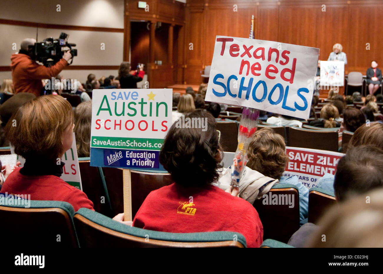 I genitori di Texas scuola pubblica gli studenti in un rally al capitale per richiamare l attenzione per i legislatori di' prevede di tagliare finanziamenti della scuola Foto Stock