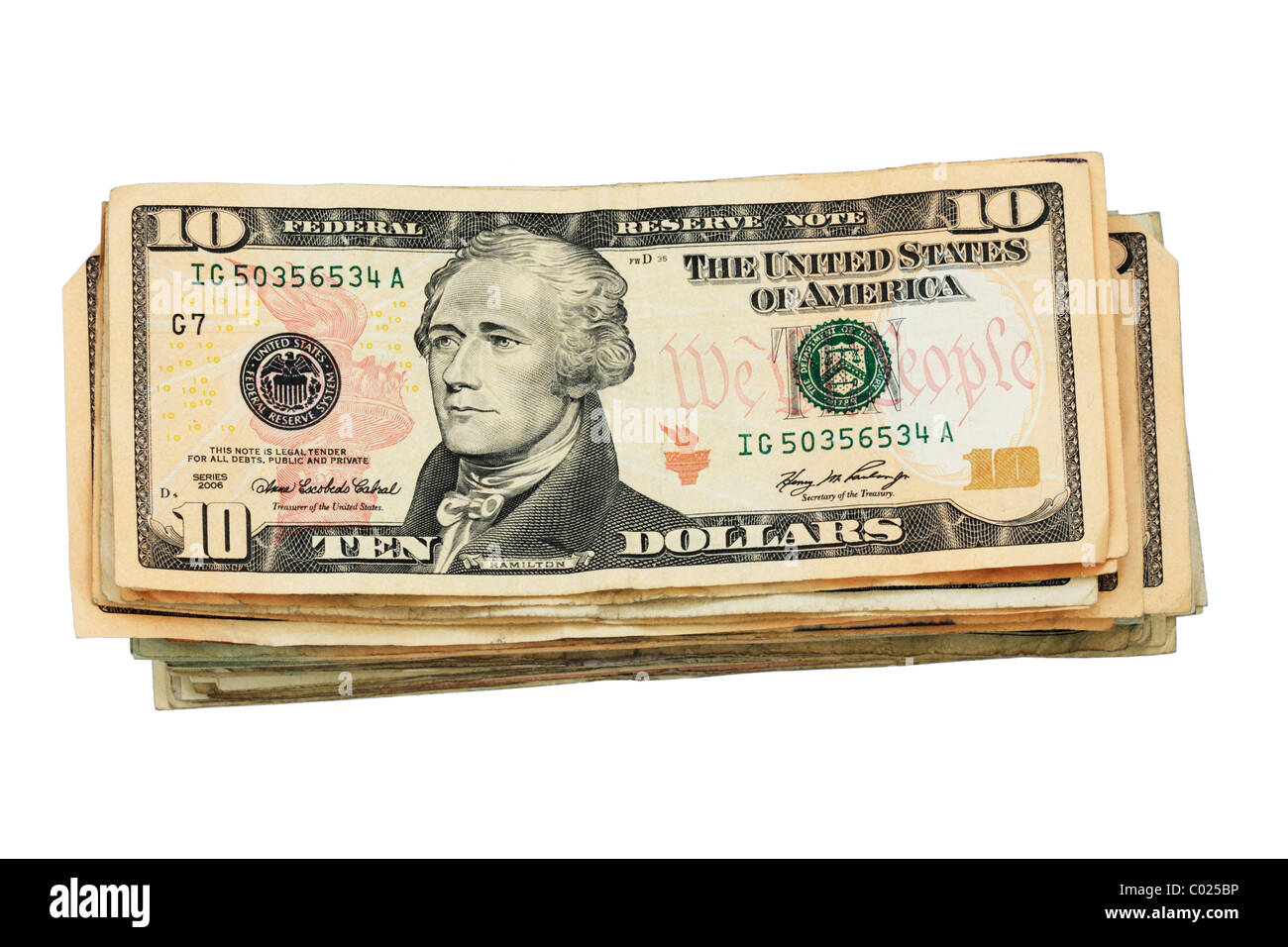 Una pila di Stati Uniti dieci Dollar Bills isolati su sfondo bianco Foto Stock