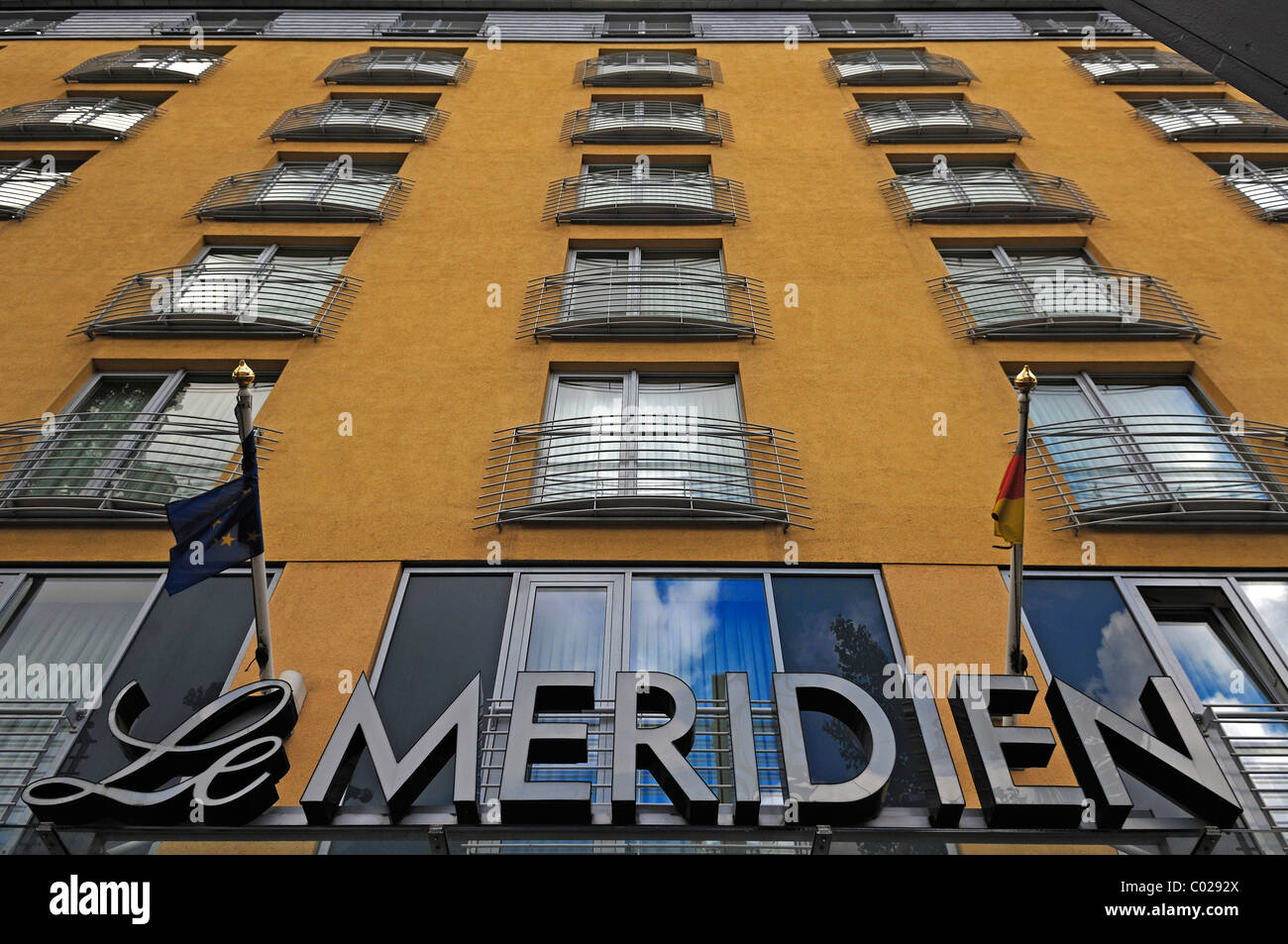 Ingresso facciata del 'Le Meridien' Hotel, Bayernstrasse 41, Monaco di Baviera, Germania, Europa Foto Stock