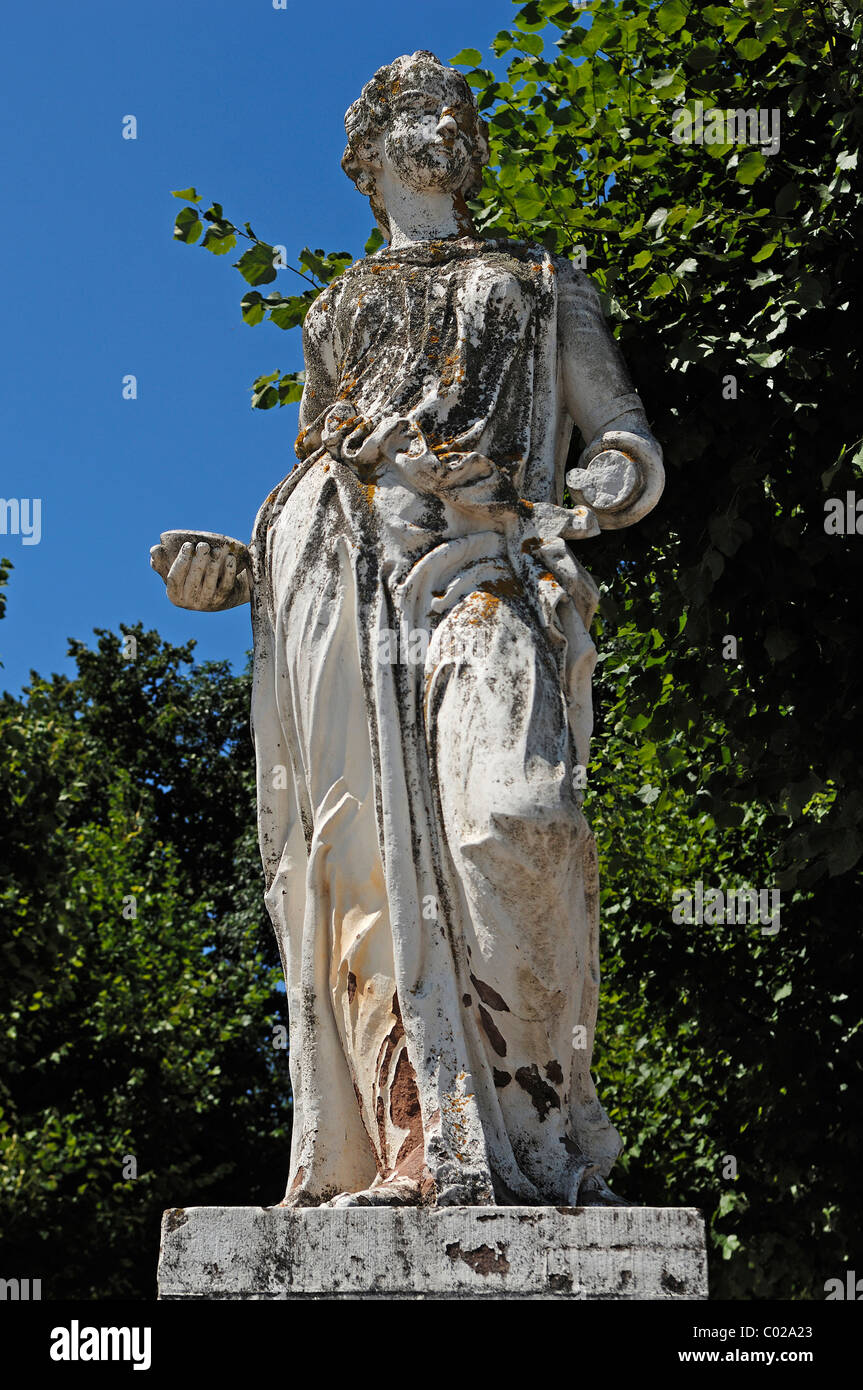 Scultura mitologica 'Hygieia con vaso di unguento, ' scultore Ignaz Lengelacher, Schlossplatz piazza del castello di Karlsruhe Foto Stock