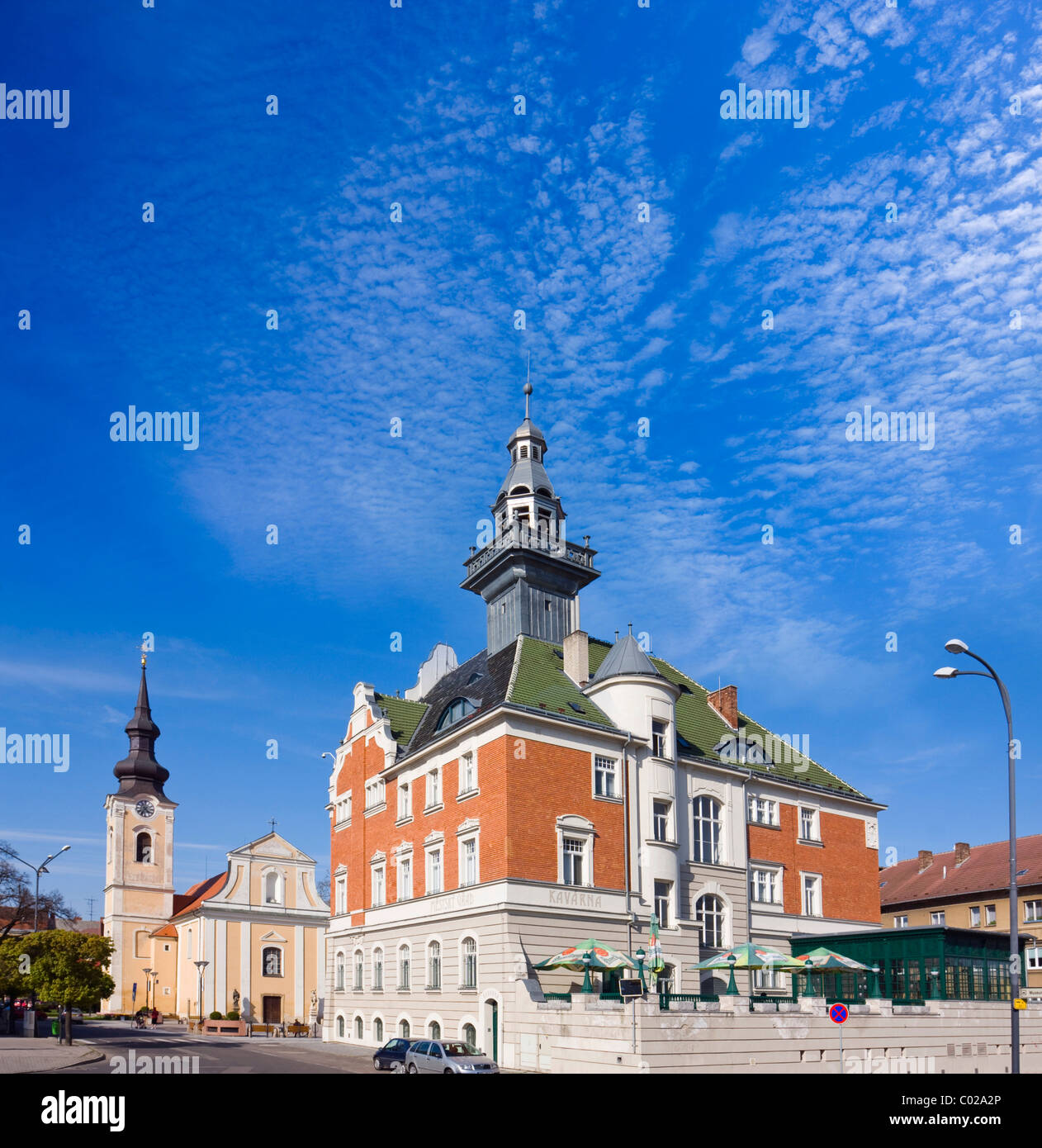 Municipio, Piazza Masaryk No. 53-1, e la chiesa di San Lorenzo, il patrimonio culturale, Hodonín, Hodonín district Foto Stock