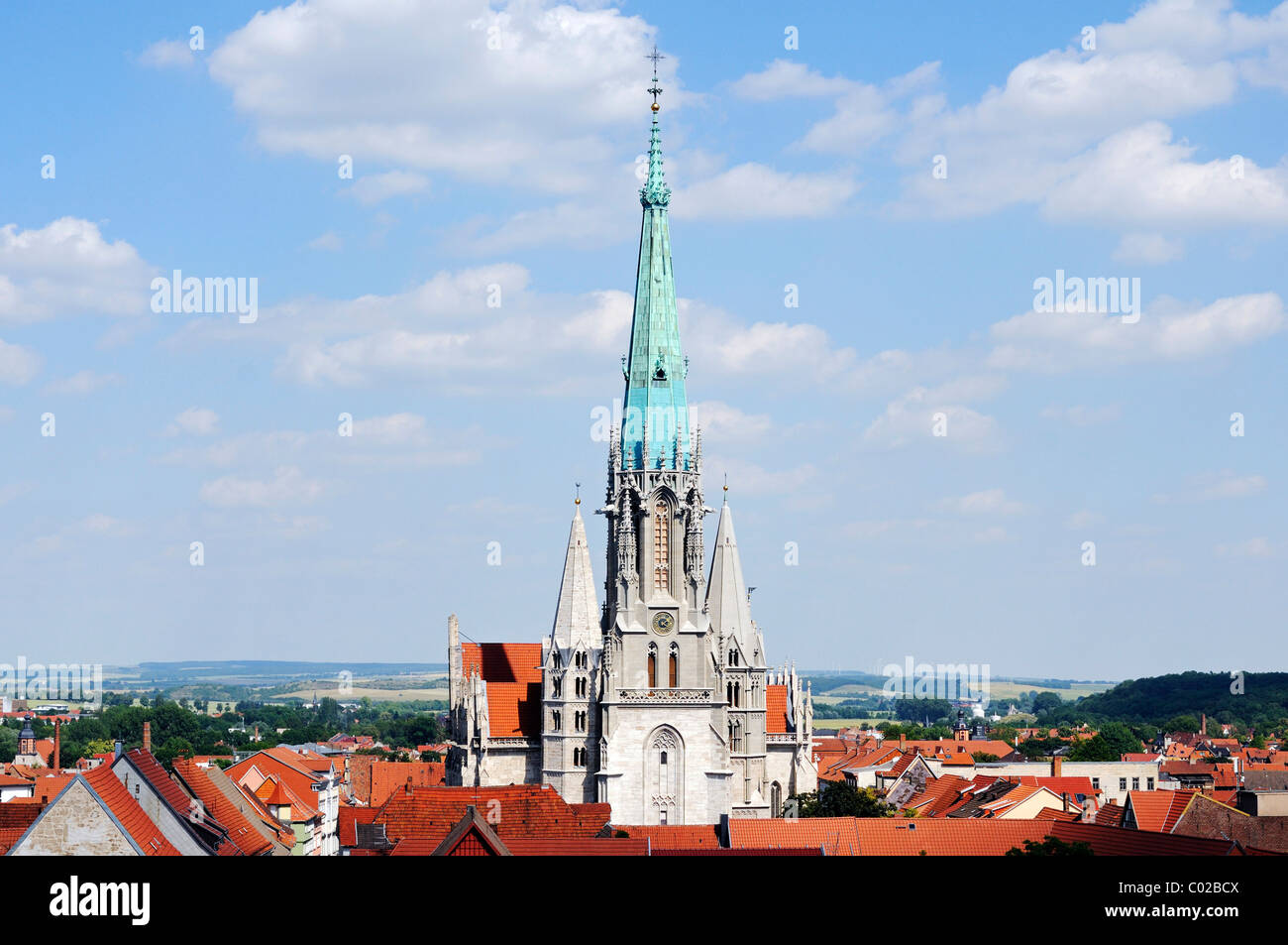 Vista dai bastioni verso la chiesa di Santa Maria, la seconda più grande chiesa hall nel Land di Turingia, città di Muehlhausen Foto Stock