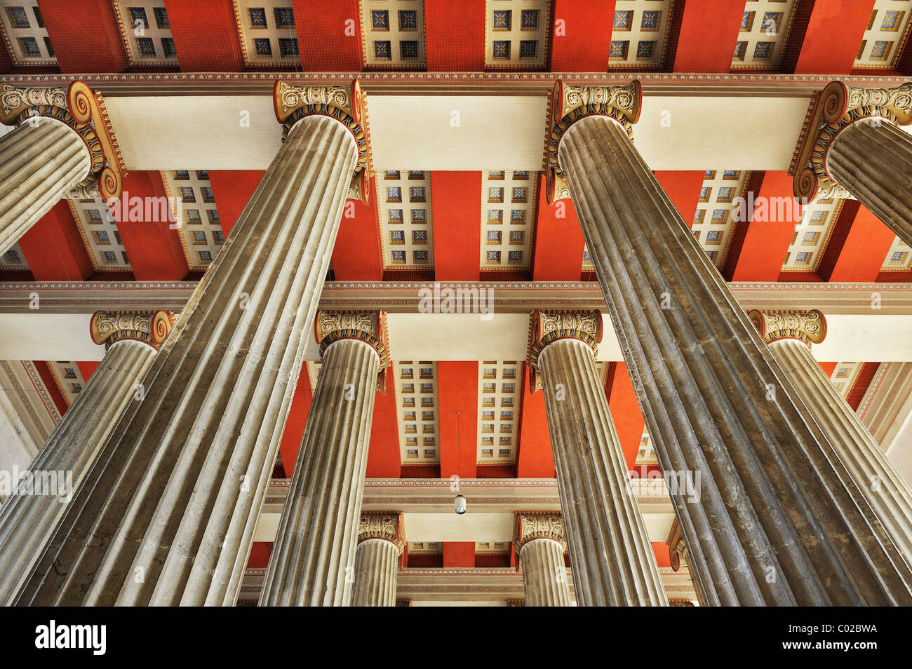 Soffitto dell'Propylaea con colonne ioniche, 1854-1862, Koenigsplatz, Monaco di Baviera, Germania, Europa Foto Stock