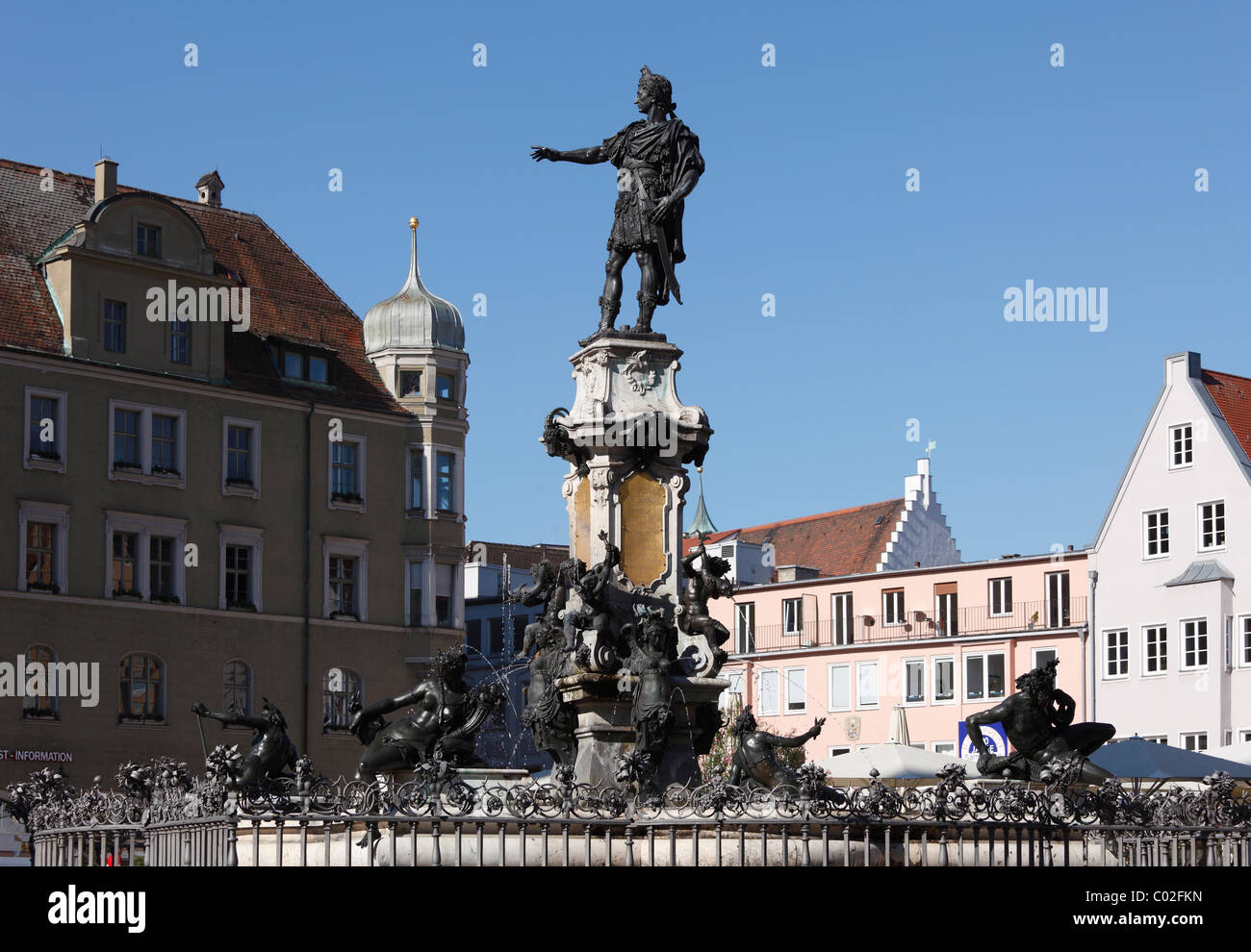 Augustusbrunnen fontana sulla piazza del municipio, Augsburg, Schwaben, Baviera, Germania, Europa Foto Stock