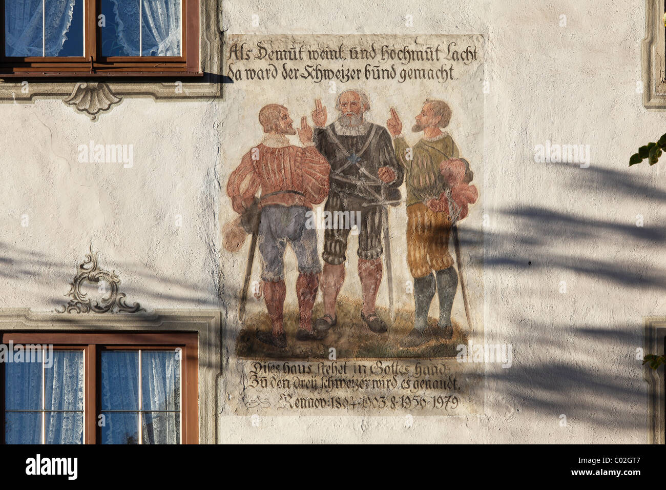 Il murale sulla Zu den drei Schweizern o casa dei tre gli uomini svizzeri, Memmingen, Unterallgaeu, Allgaeu regione, Schwaben, Bavaria Foto Stock