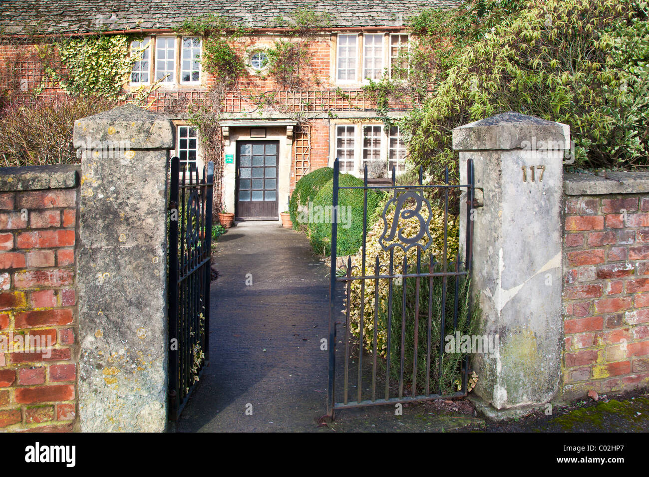 La sede centrale di J&T Beaven, top i fornitori europei di accessori per auto e pelle di camoscio in Holt, Wiltshire, Inghilterra, Regno Unito Foto Stock