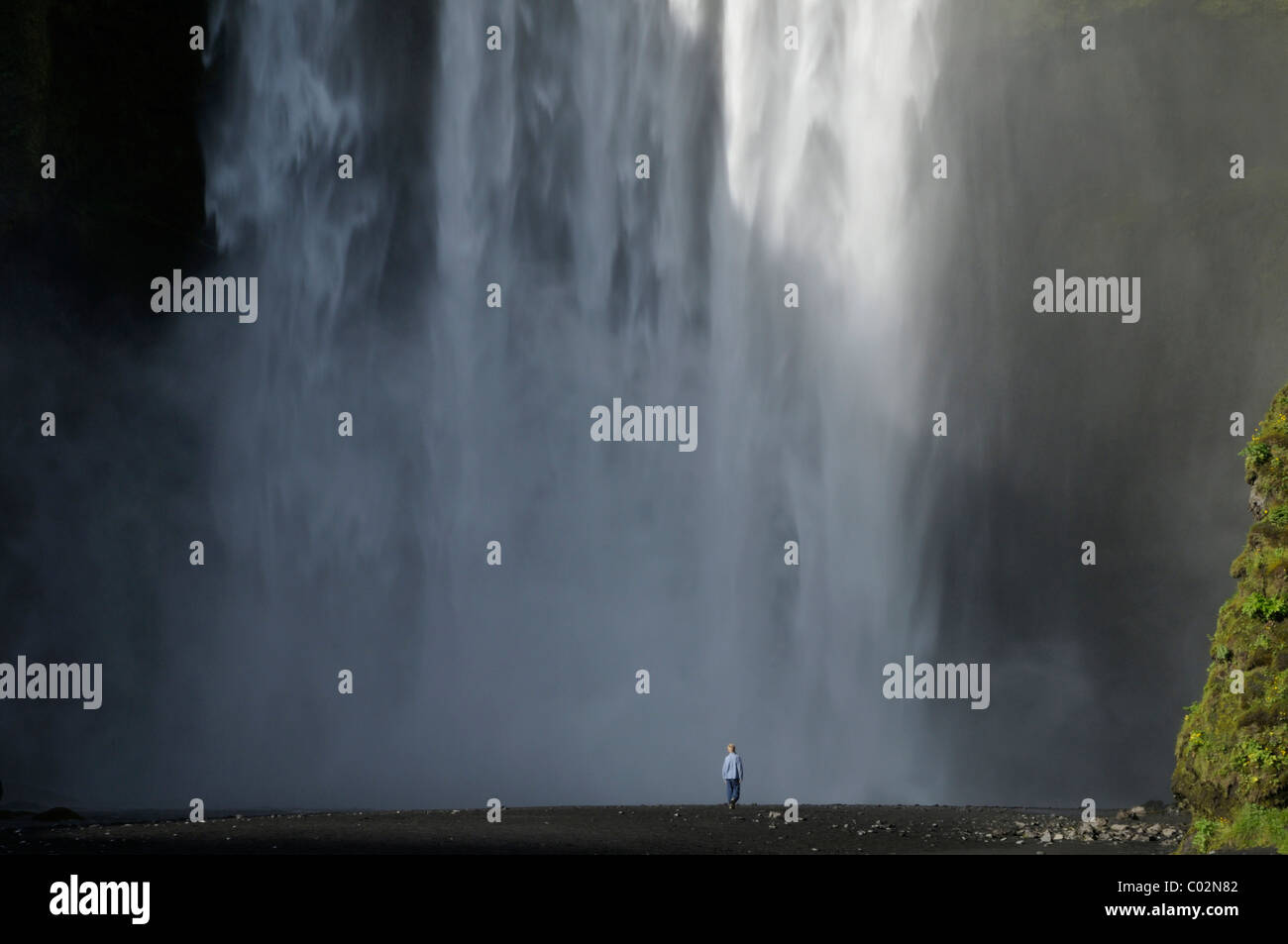 Cascata di Skógafoss, Islanda, Europa Foto Stock