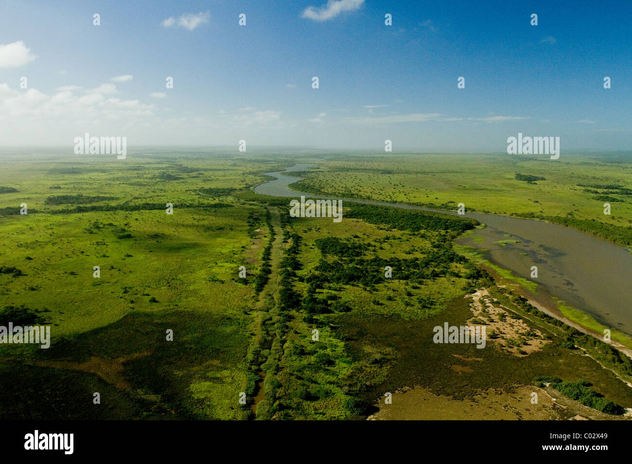 Vista aerea del iSimangaliso Wetland Park e Lucia estuario Foto Stock