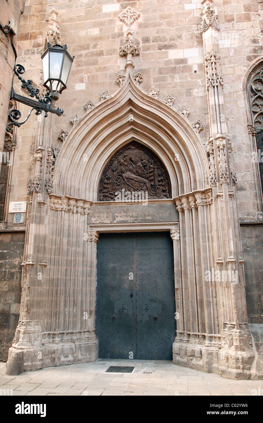 Ingresso gotico il Museo della Cattedrale, nel Barri Gotic Quarter di Barcellona, Spagna. Foto Stock