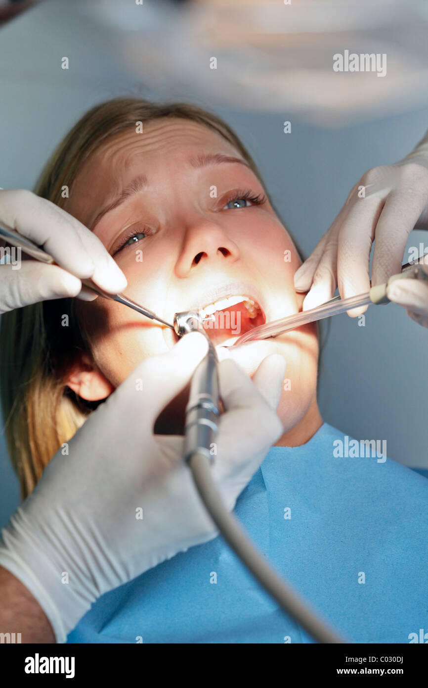 Ragazza per il dentista, paura Foto Stock