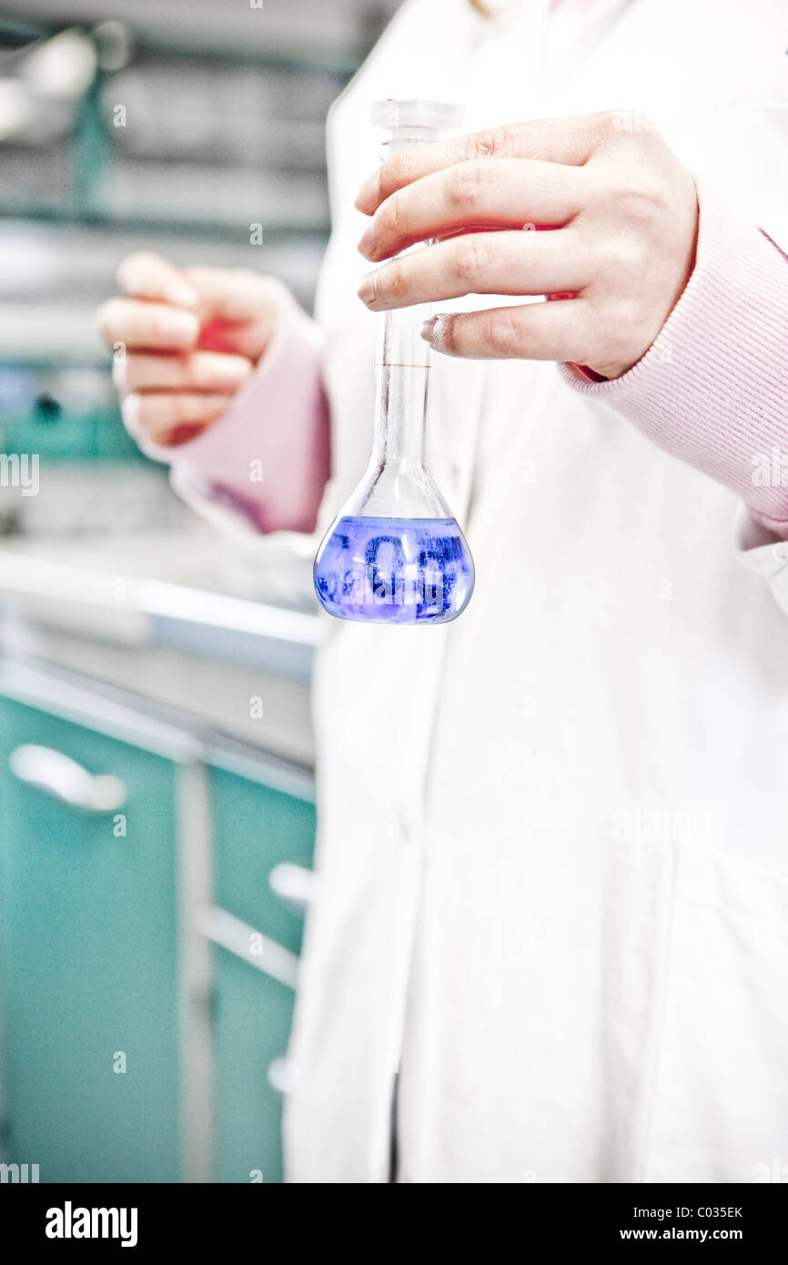 Industria farmaceutica, analisi di laboratorio, provette Foto Stock