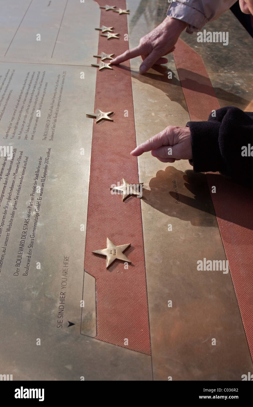 Mappa delle stelle sul Viale delle stelle, inaugurato il 10 settembre 2010, Potsdamer Platz, Berlin, Germania, Europa Foto Stock