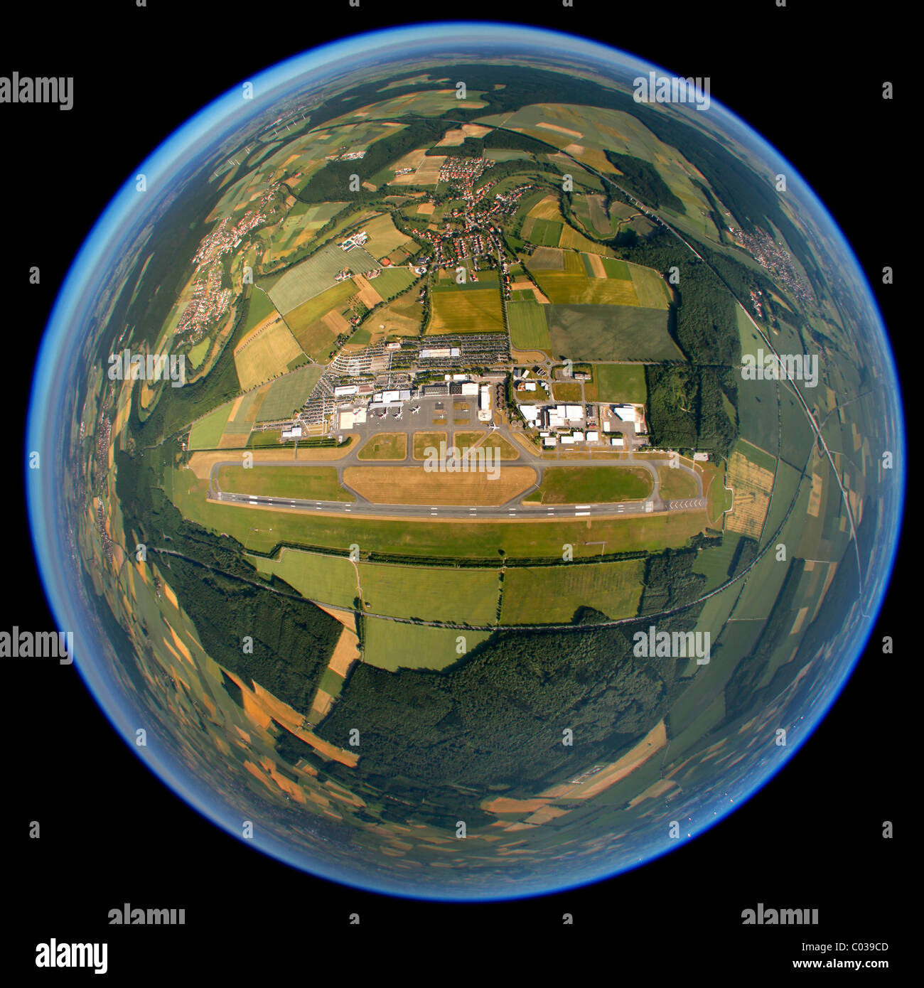 Vista aerea, fisheye, globe panorama, aeroporto Paderborn Lippstadt, Bueren, Renania settentrionale-Vestfalia, Germania, Europa Foto Stock