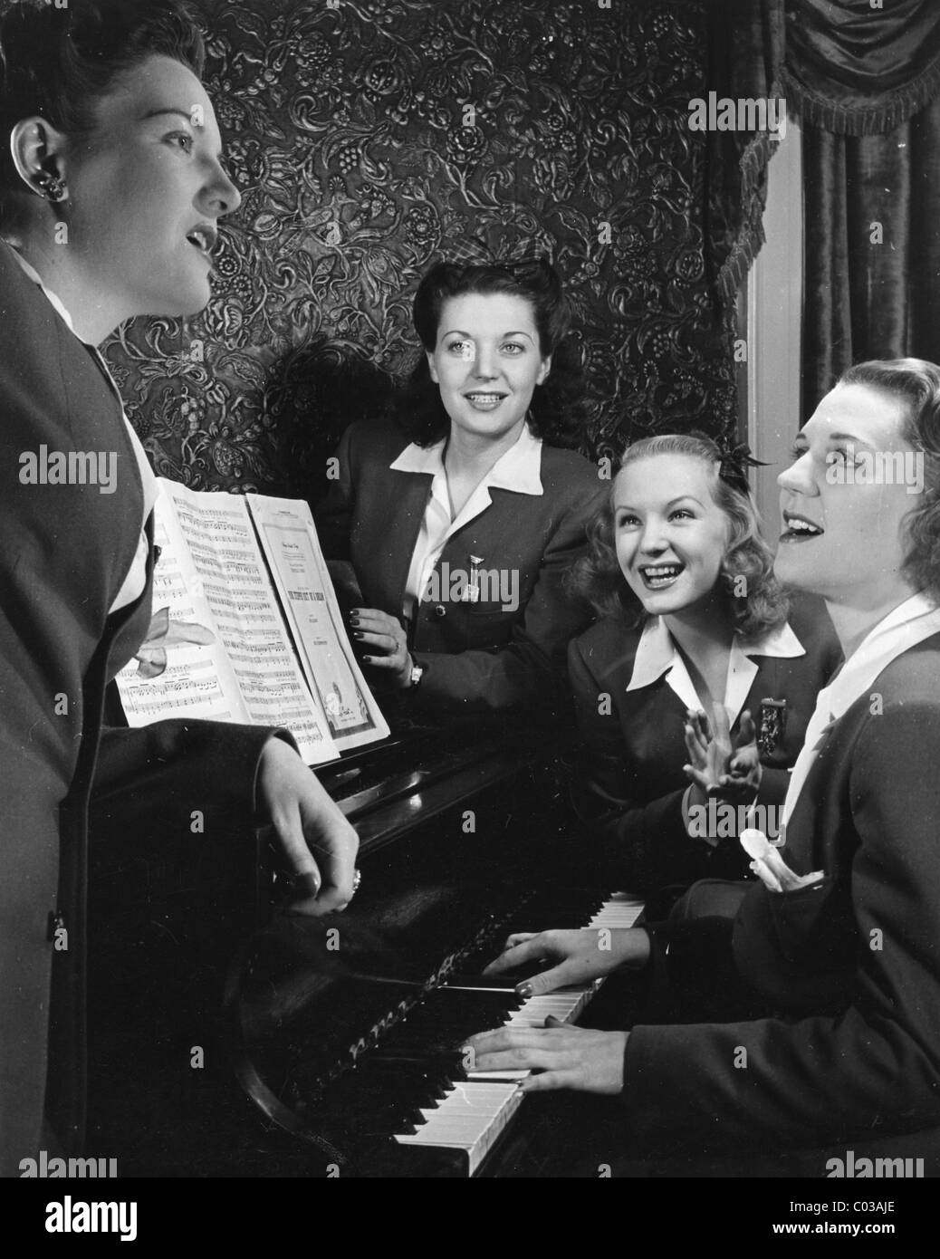 Re sorelle noi quartetto vocale di 1940 Da sinistra: Donna, Alyce, Yvonne e Louise Foto Stock