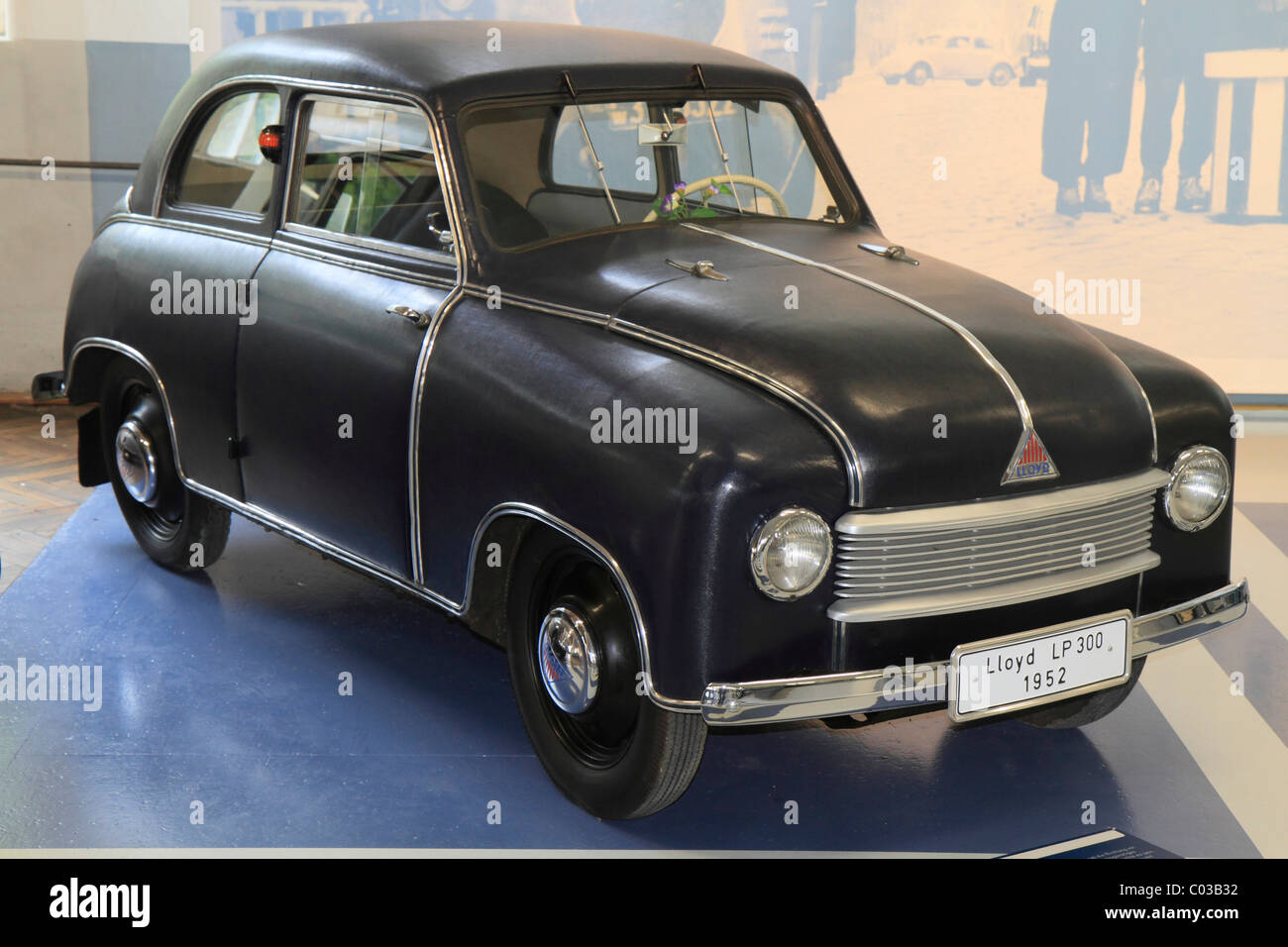 Vintage Lloyd LP 300 Leukoplast bombardiere, costruita nel 1952, la struttura di legno compensato rivestito con finta pelle, ErfinderZeiten: auto- Foto Stock