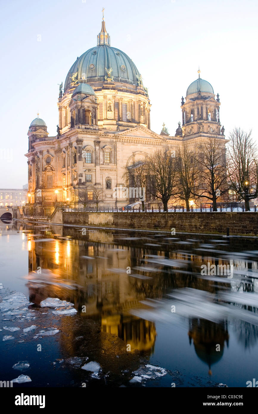 Berliner Dom, Cattedrale di Berlino, al tramonto, Museumsinsel, l'Isola dei Musei di Berlino, Germania, Europa Foto Stock