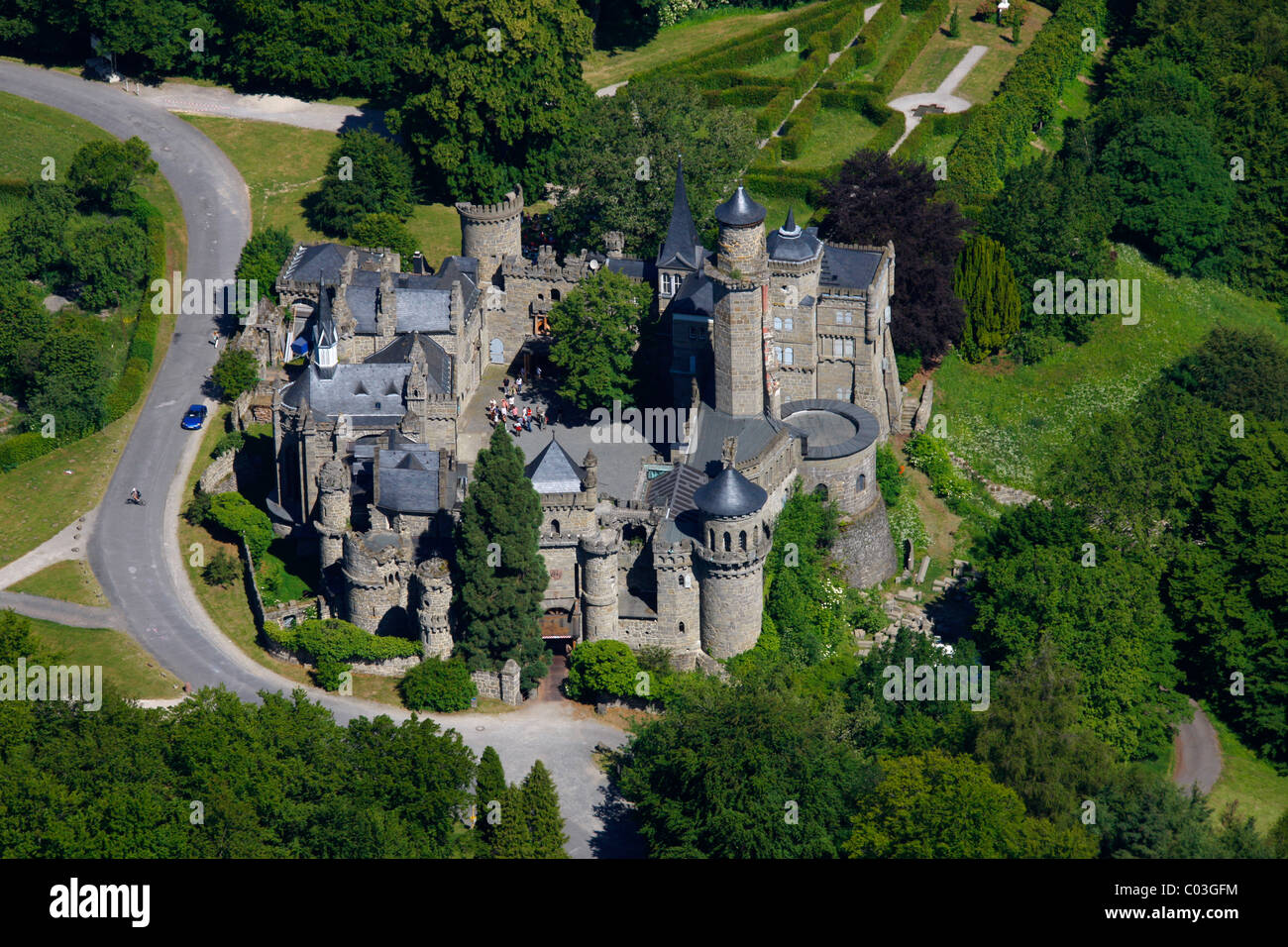 Vista aerea, Loewenburg castello, Bergpark Wilhelmshoehe park, Kassel, Hesse, Germania, Europa Foto Stock