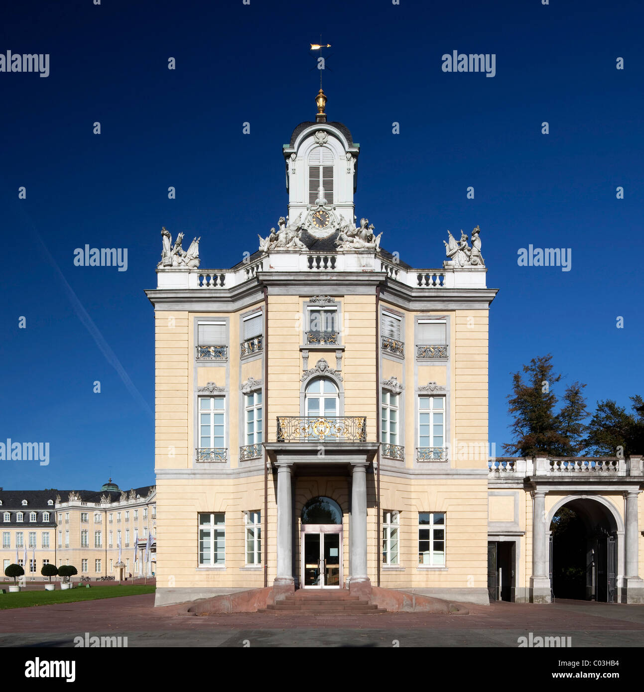Schloss castello di Karlsruhe, Karlsruhe, Baden-Wuerttemberg, Germania, Europa Foto Stock