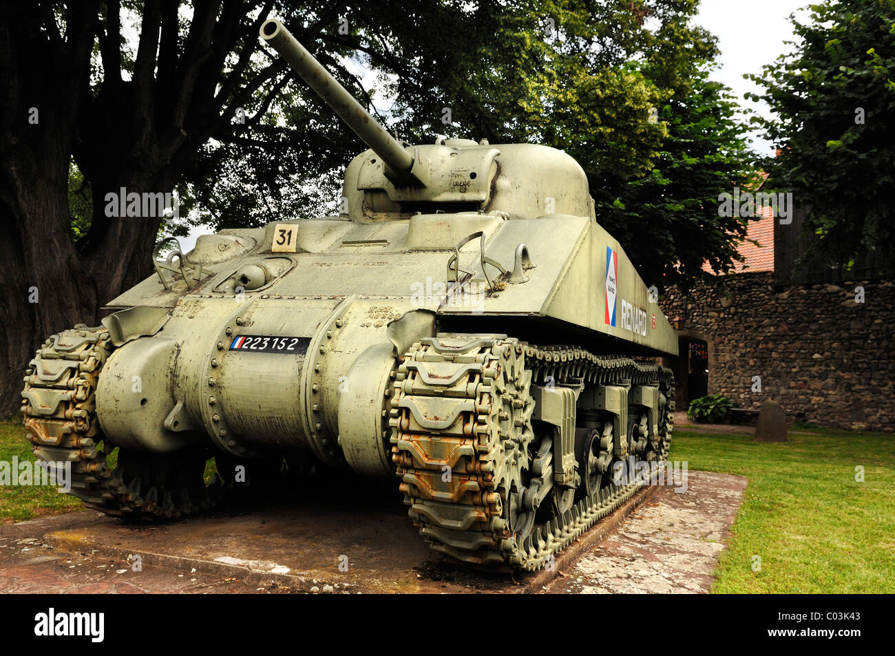 Serbatoio francese memorial, Renard dalla II guerra mondiale, 1944, nella parte anteriore della parete della città, Route du Vin, Kientzheim, Alsazia, Francia Foto Stock