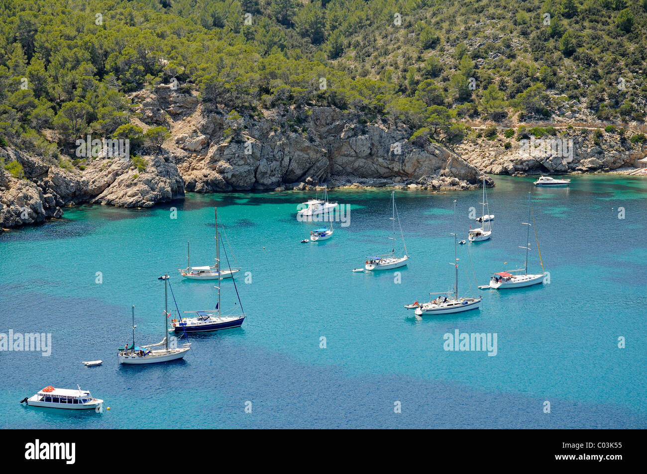 Barche, bay, Port de Sant Miquel porto, porto, isola di Ibiza, Pityuses, isole Baleari, Spagna, Europa Foto Stock