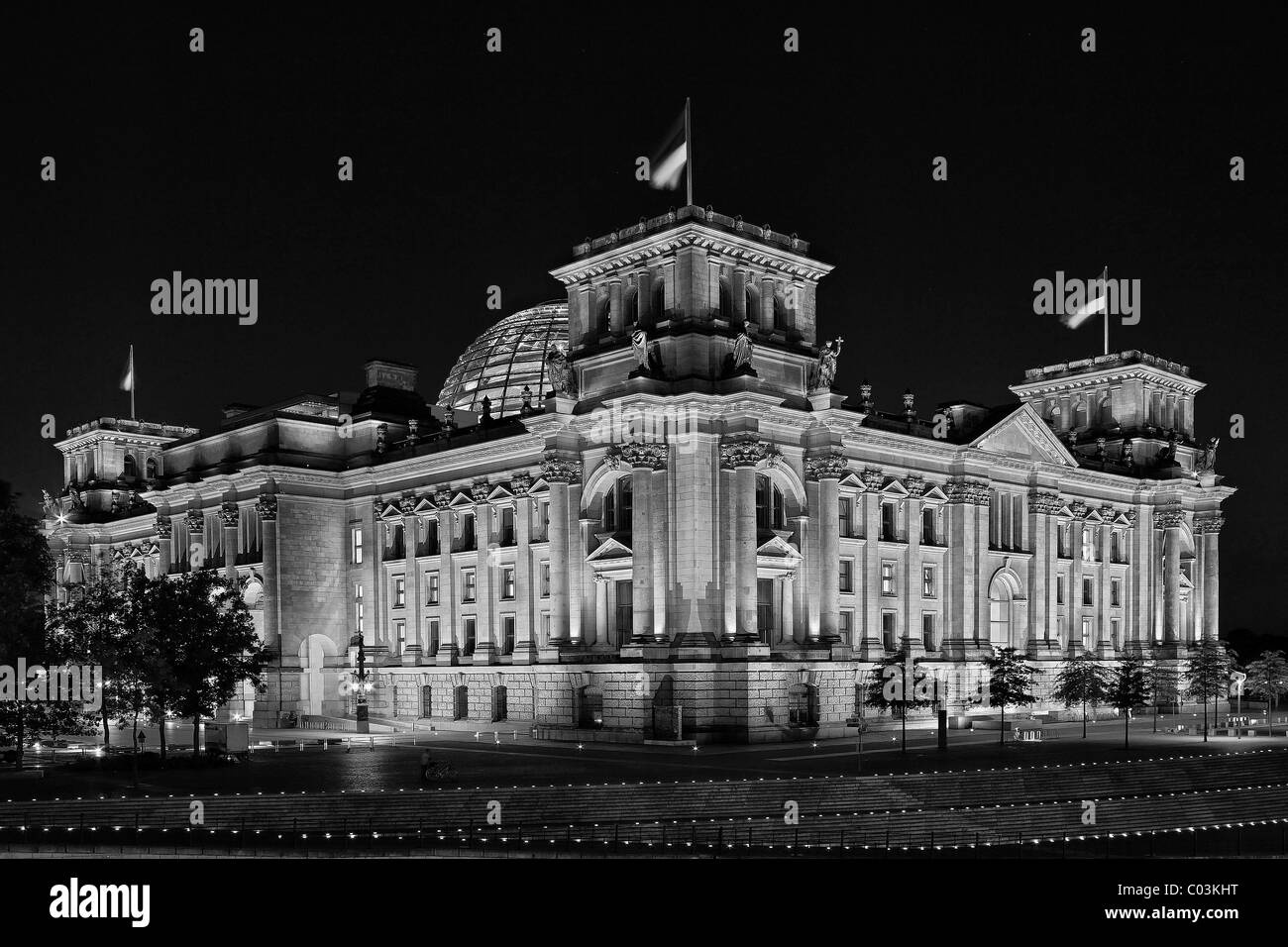 Vista notturna del Reichstag, quartiere governativo, Berlino, Germania, Europa Foto Stock