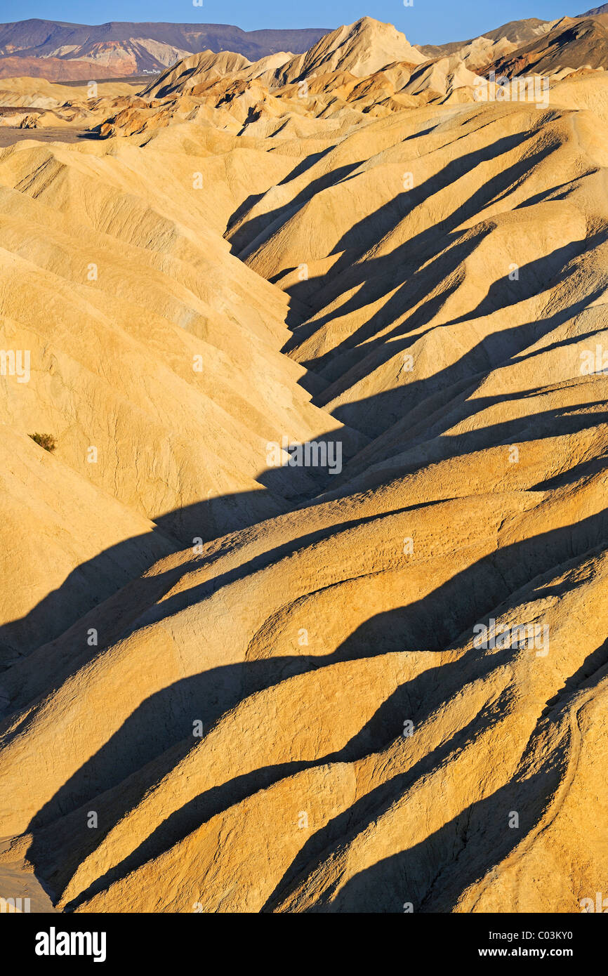 Le formazioni rocciose sul punto Zabriske nella luce della sera, il Parco Nazionale della Valle della Morte, California, USA, America del Nord Foto Stock