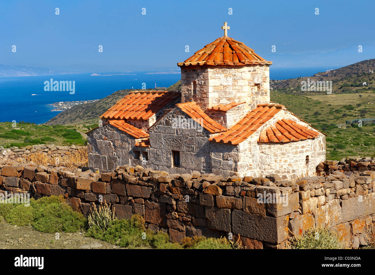 La chiesa bizantina se Taxiarches (Arcangeli) costruito sul Sancturay di Zeus Hellanios, Egina, greco ISOLE DELL'ARGOSARONICO Foto Stock