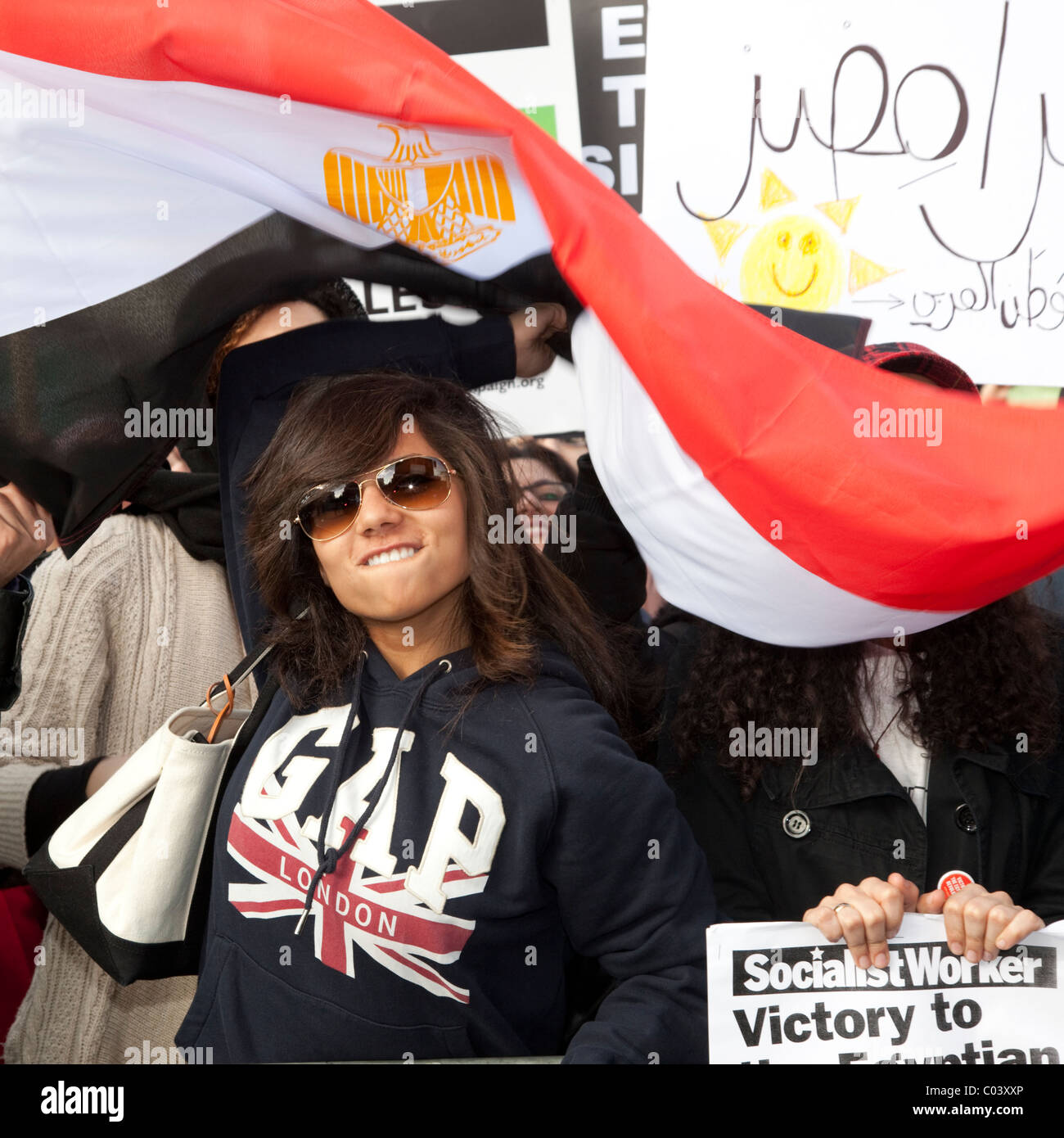 Londra, Inghilterra - Egiziani festeggiano la fine al regime di Mubarak in Trafalgar Square Foto Stock