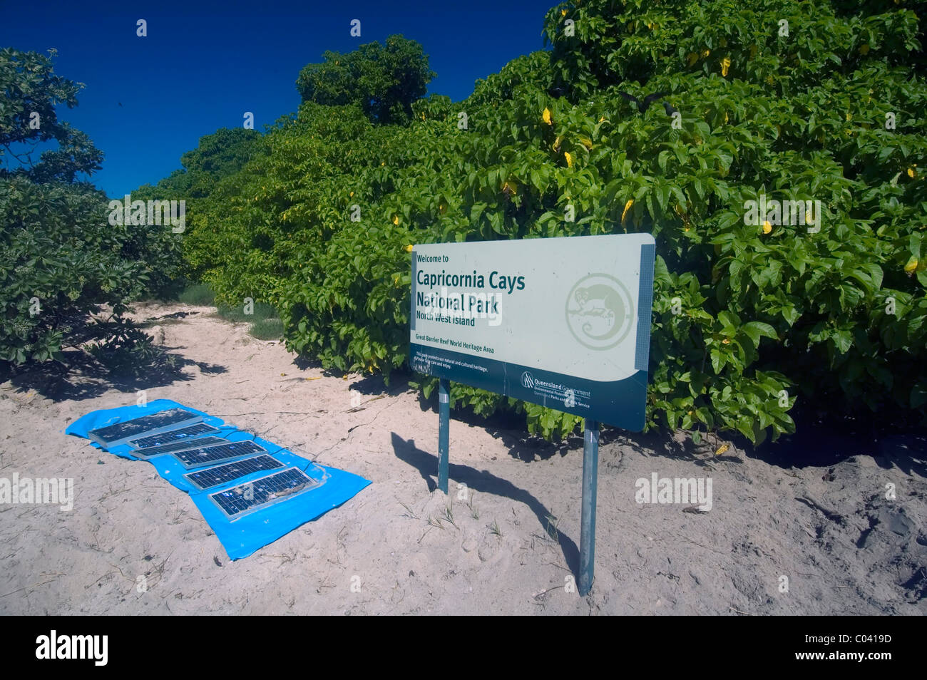 Pannelli solari in carica camping frigoriferi, North West Island, Capricornia Cays National Park, della Grande Barriera Corallina, Australia Foto Stock