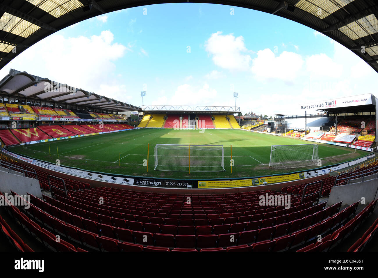 Vista interna Vicarage Road Stadium, Watford, casa di Watford Football Club e Saraceni Rugby Football Club Foto Stock