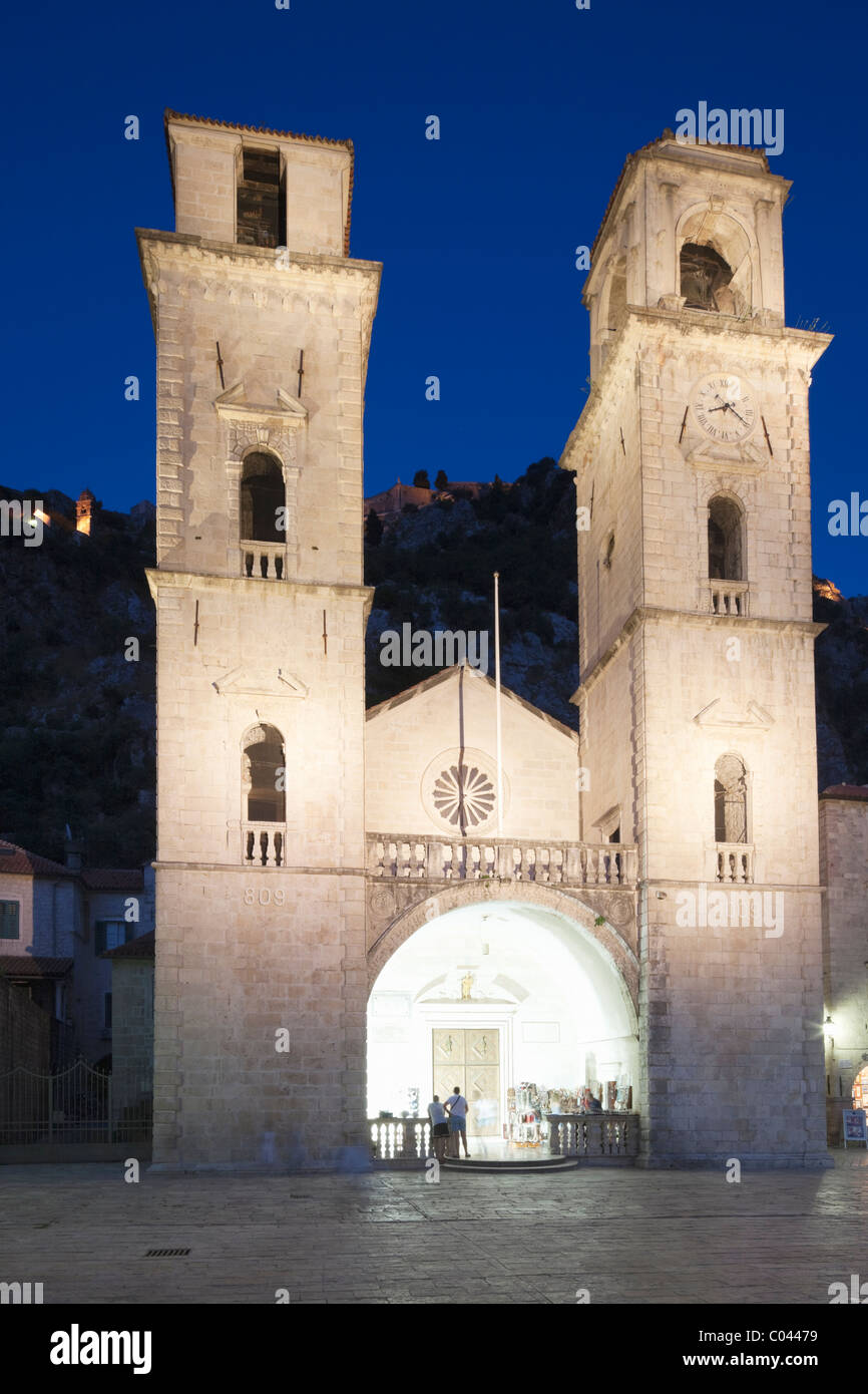 San Tripun la cattedrale di notte, Kotor, Boka Kotorska, Montenegro Foto Stock
