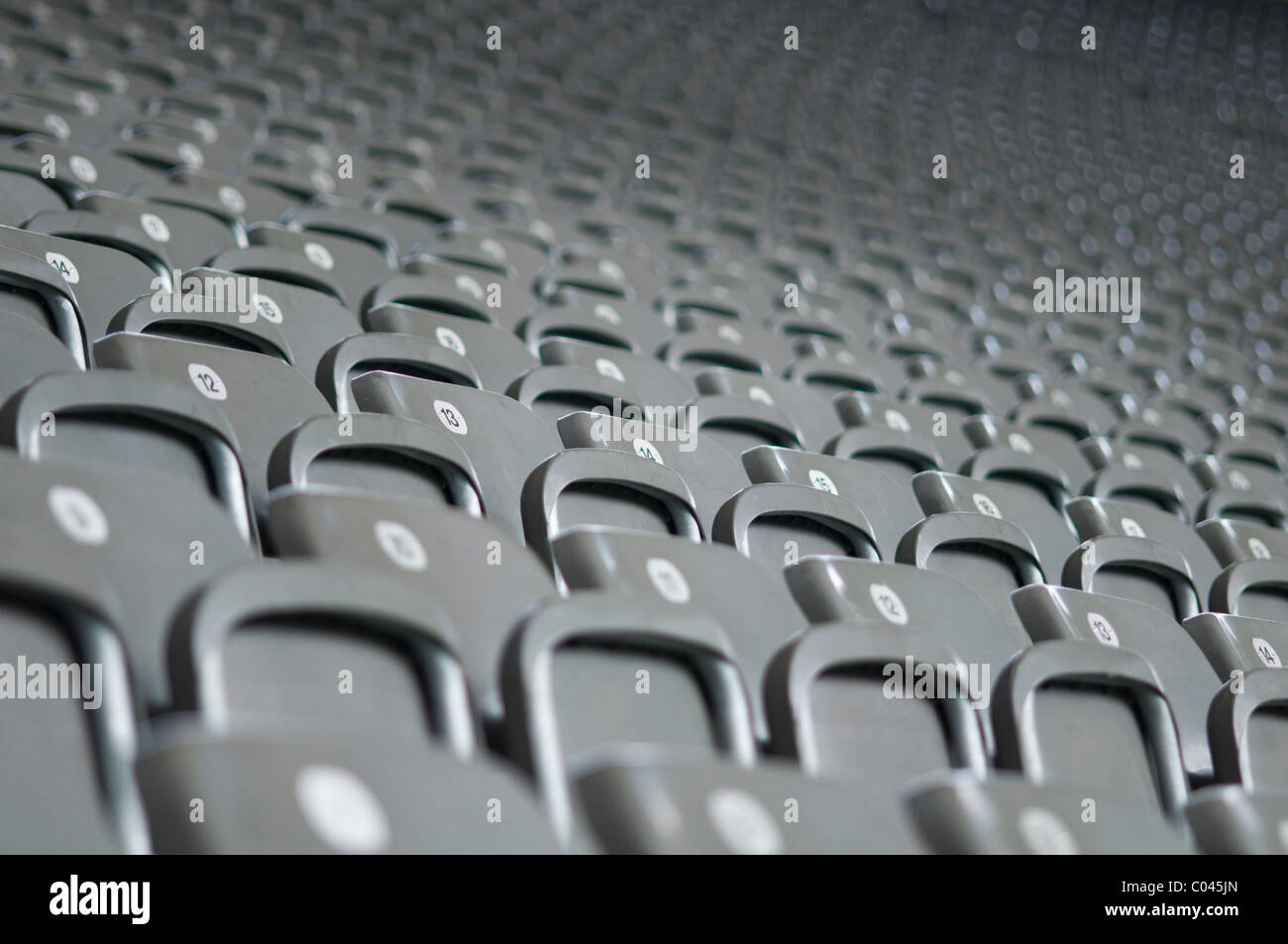 Righe di grigio vuoto sedi Stadium, Stadio Olimpico (Olympiastadion), Berlino, Germania Foto Stock