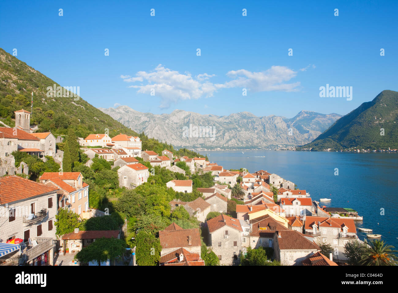 Vista dalla chiesa Perast tower, Boka Kotorska, Montenegro Foto Stock