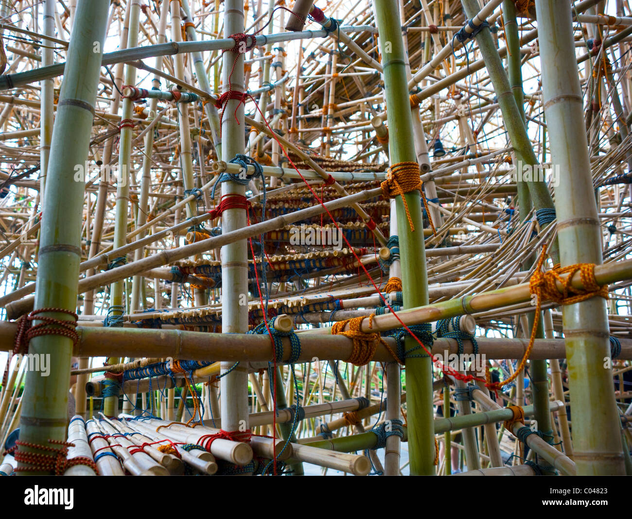 Scultura di bambù dalla Starn Twins, sul tetto del Metropolitan Fine Art Museum di New York City Foto Stock