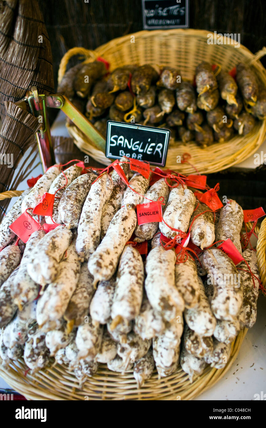 Sanglier salsicce di cinghiale salsiccia in vendita a Brantome in Nord Dordogne, Francia Foto Stock