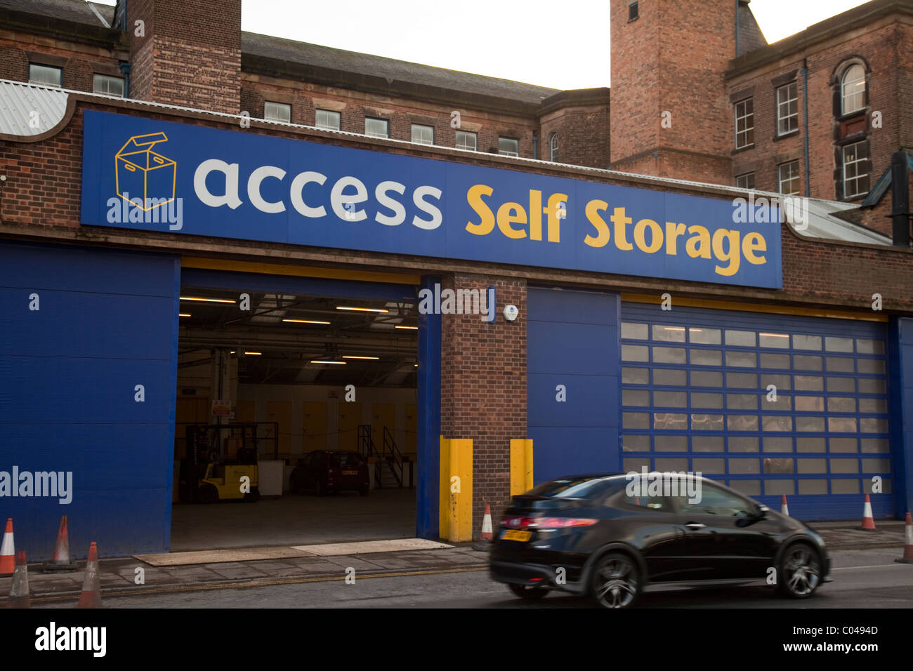 Un accesso Self Storage warehouse in Inghilterra Nottingham REGNO UNITO Foto Stock