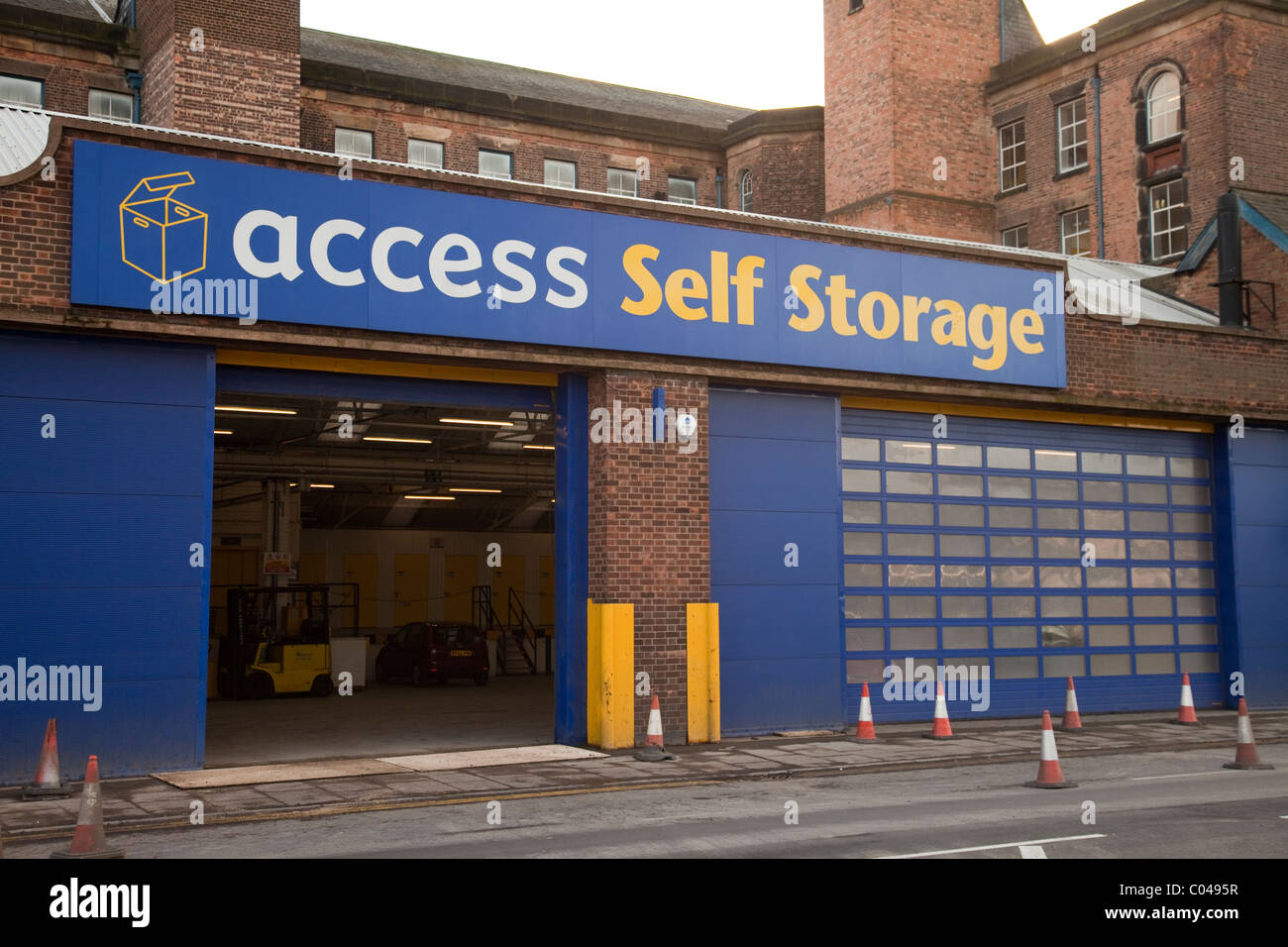 Un accesso Self Storage warehouse in Inghilterra Nottingham REGNO UNITO Foto Stock